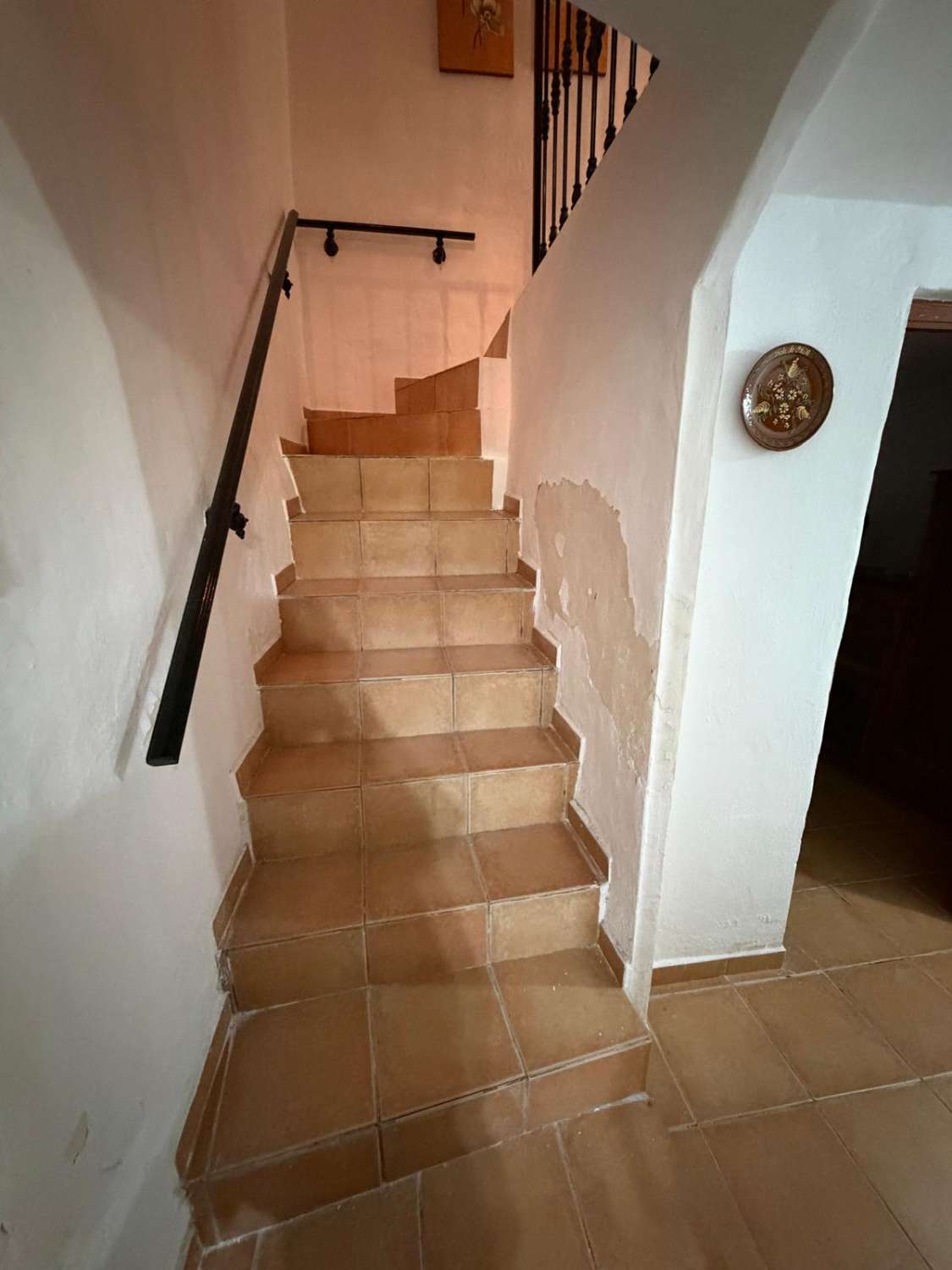 Stunning 3 bed, 3 bath house with gardens and outside patios in heart of Oria