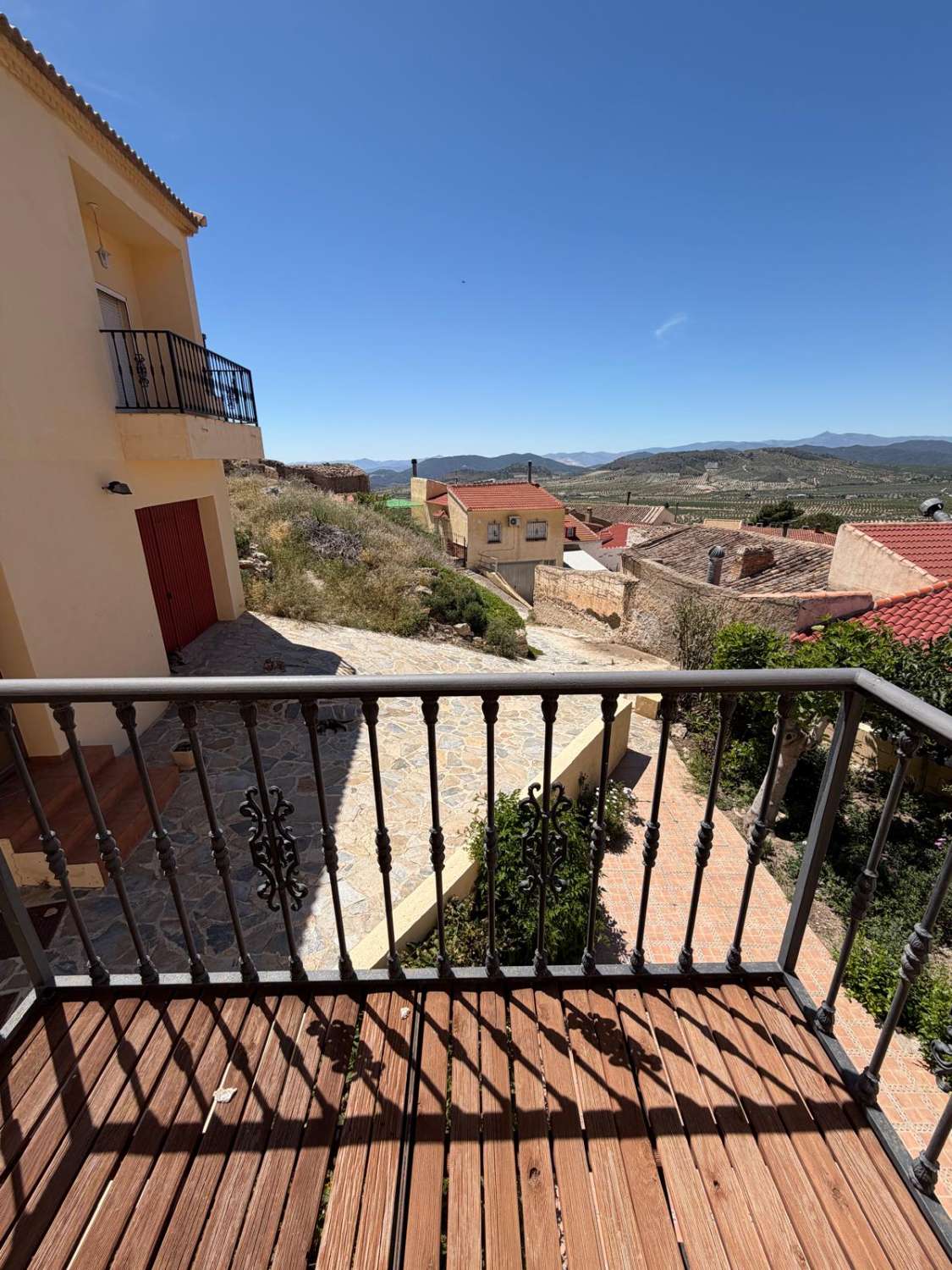Stunning 3 bed, 3 bath house with gardens and outside patios in heart of Oria