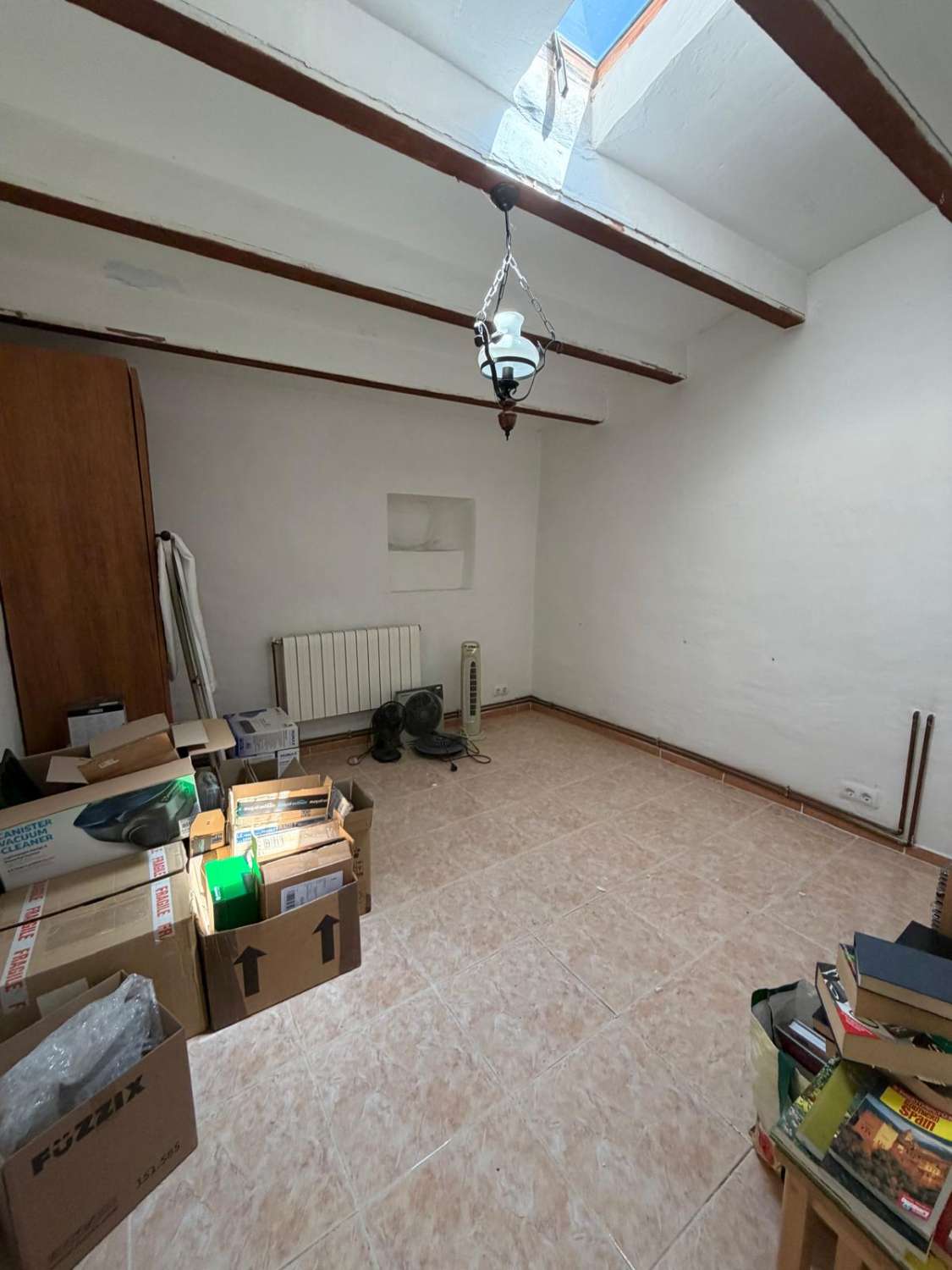 Stunning 3 bed, 3 bath house with gardens and outside patios in heart of Oria