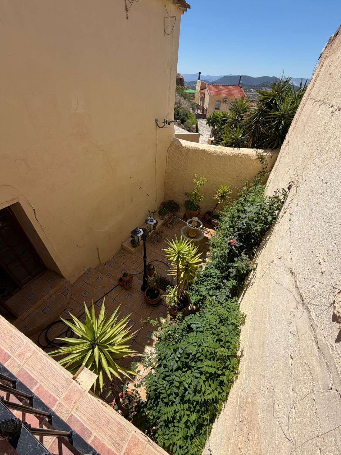 Stunning 3 bed, 3 bath house with gardens and outside patios in heart of Oria