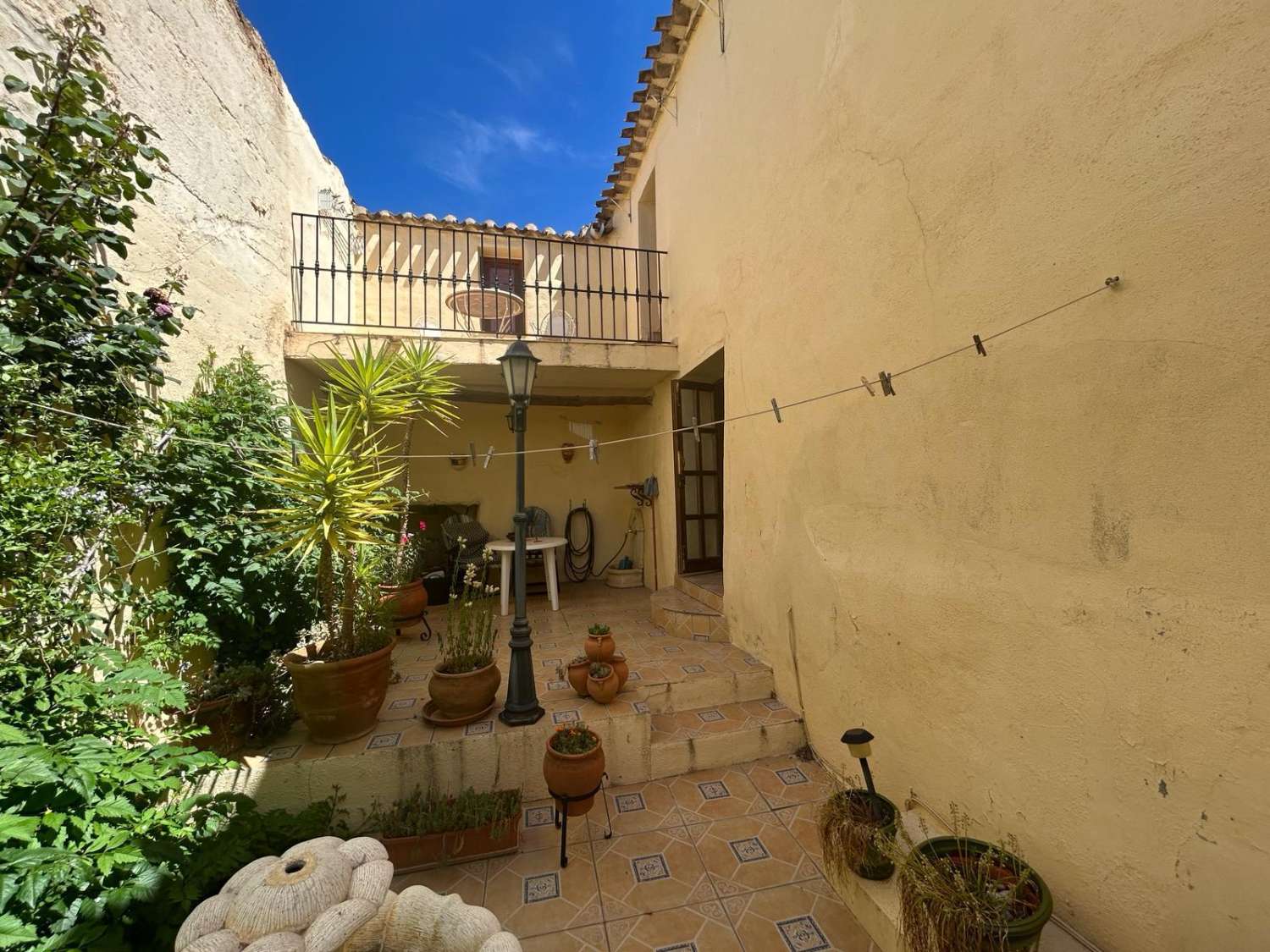 Stunning 3 bed, 3 bath house with gardens and outside patios in heart of Oria