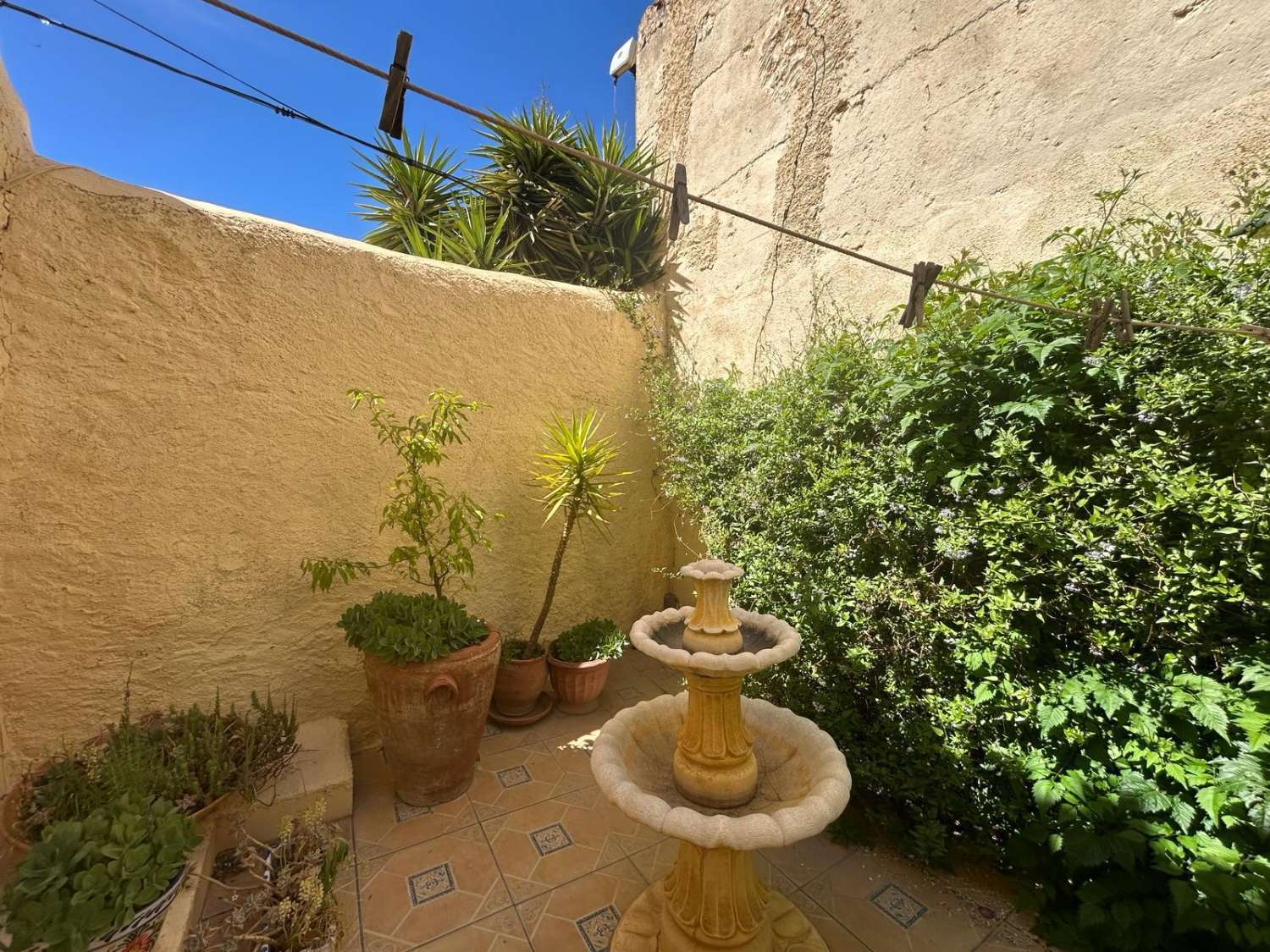 Stunning 3 bed, 3 bath house with gardens and outside patios in heart of Oria
