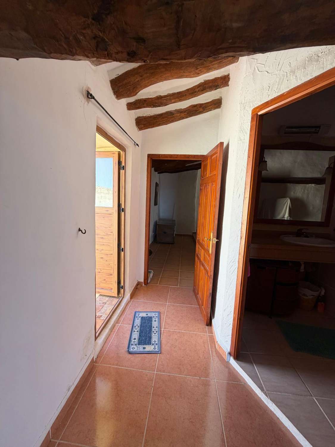 Stunning 3 bed, 3 bath house with gardens and outside patios in heart of Oria