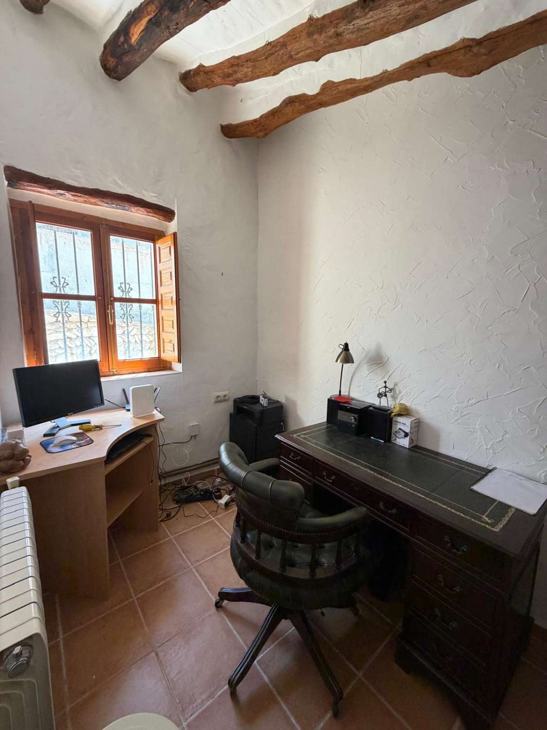Stunning 3 bed, 3 bath house with gardens and outside patios in heart of Oria