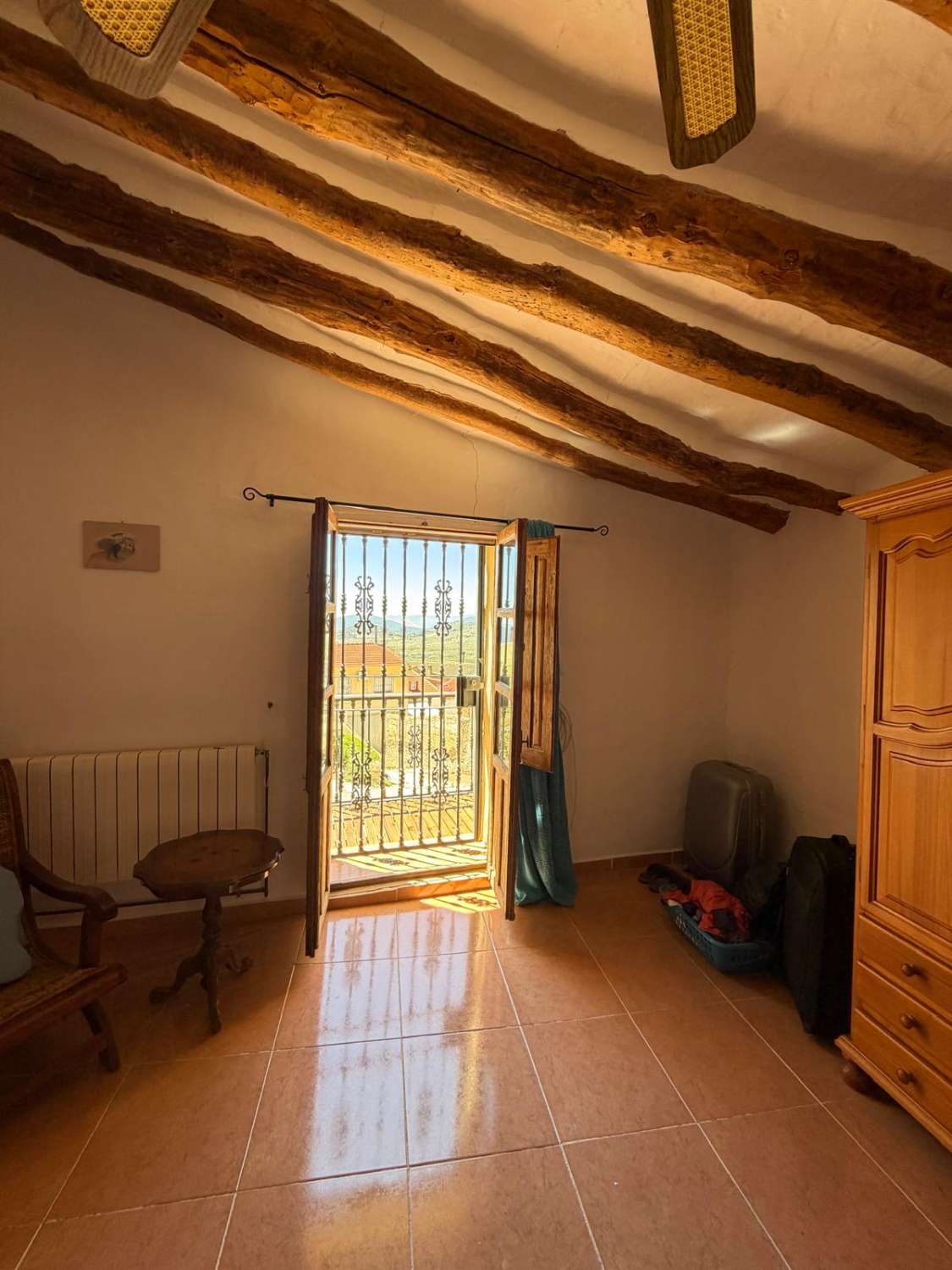 Stunning 3 bed, 3 bath house with gardens and outside patios in heart of Oria