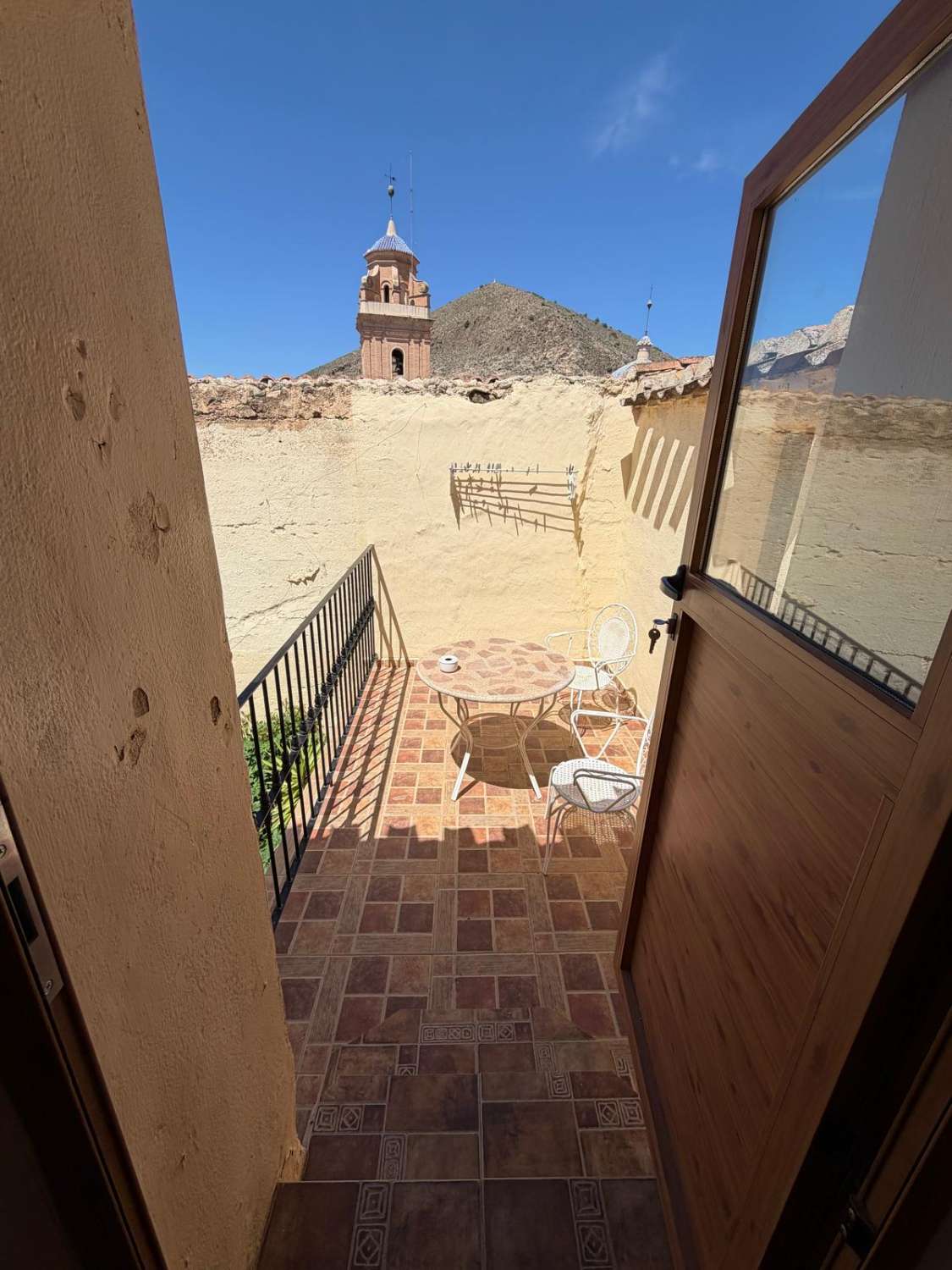 Stunning 3 bed, 3 bath house with gardens and outside patios in heart of Oria