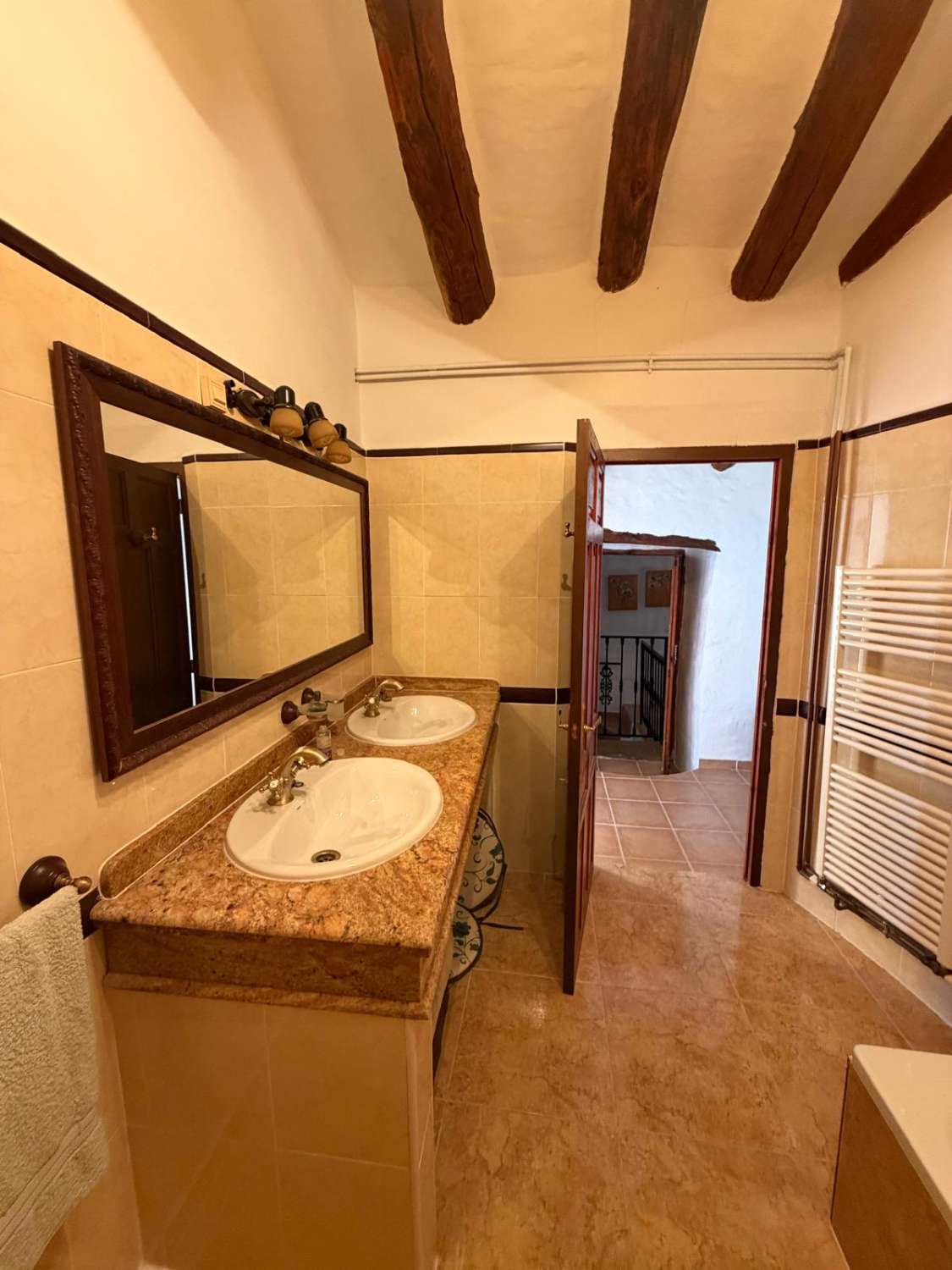 Stunning 3 bed, 3 bath house with gardens and outside patios in heart of Oria
