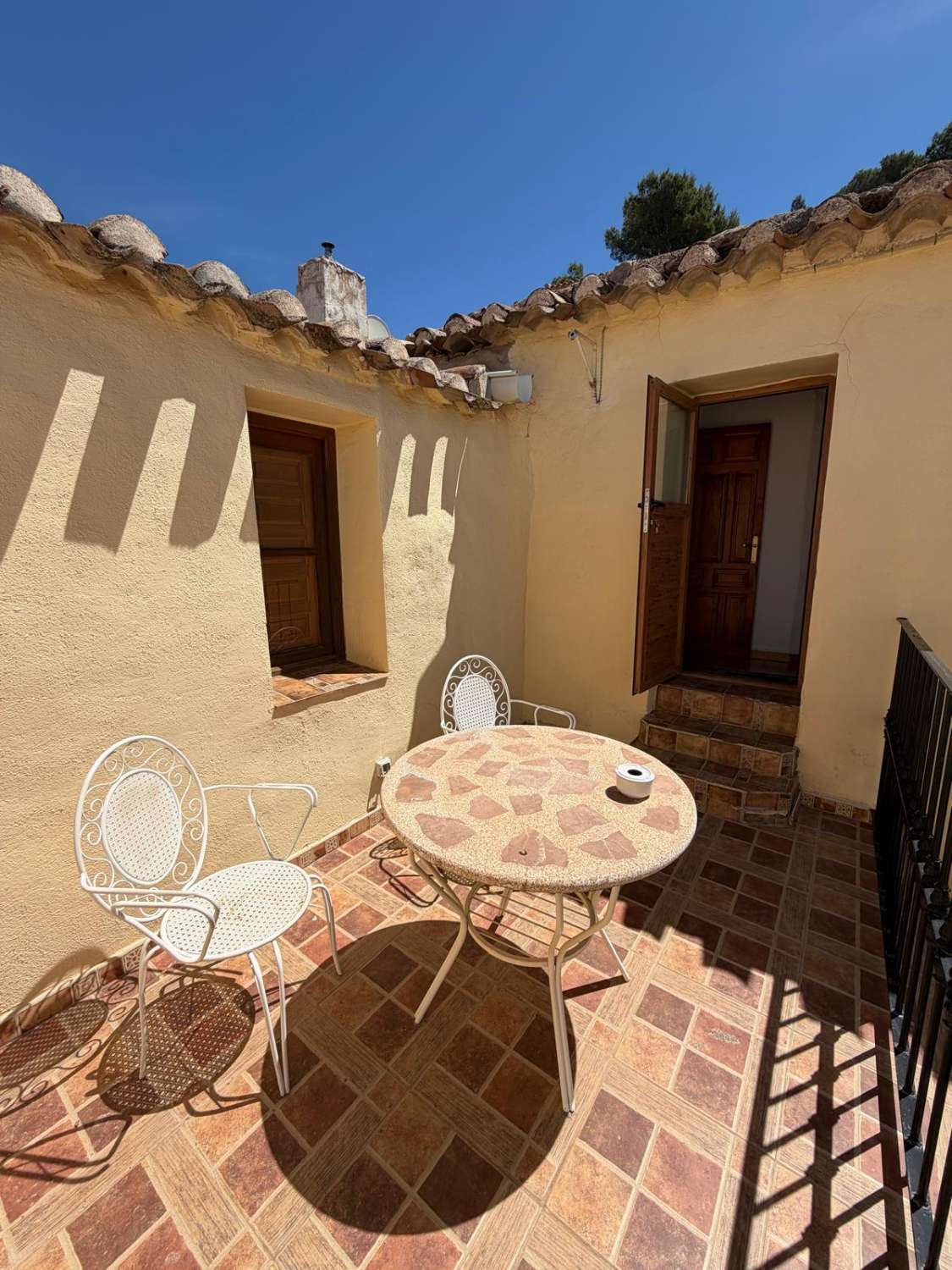 Stunning 3 bed, 3 bath house with gardens and outside patios in heart of Oria