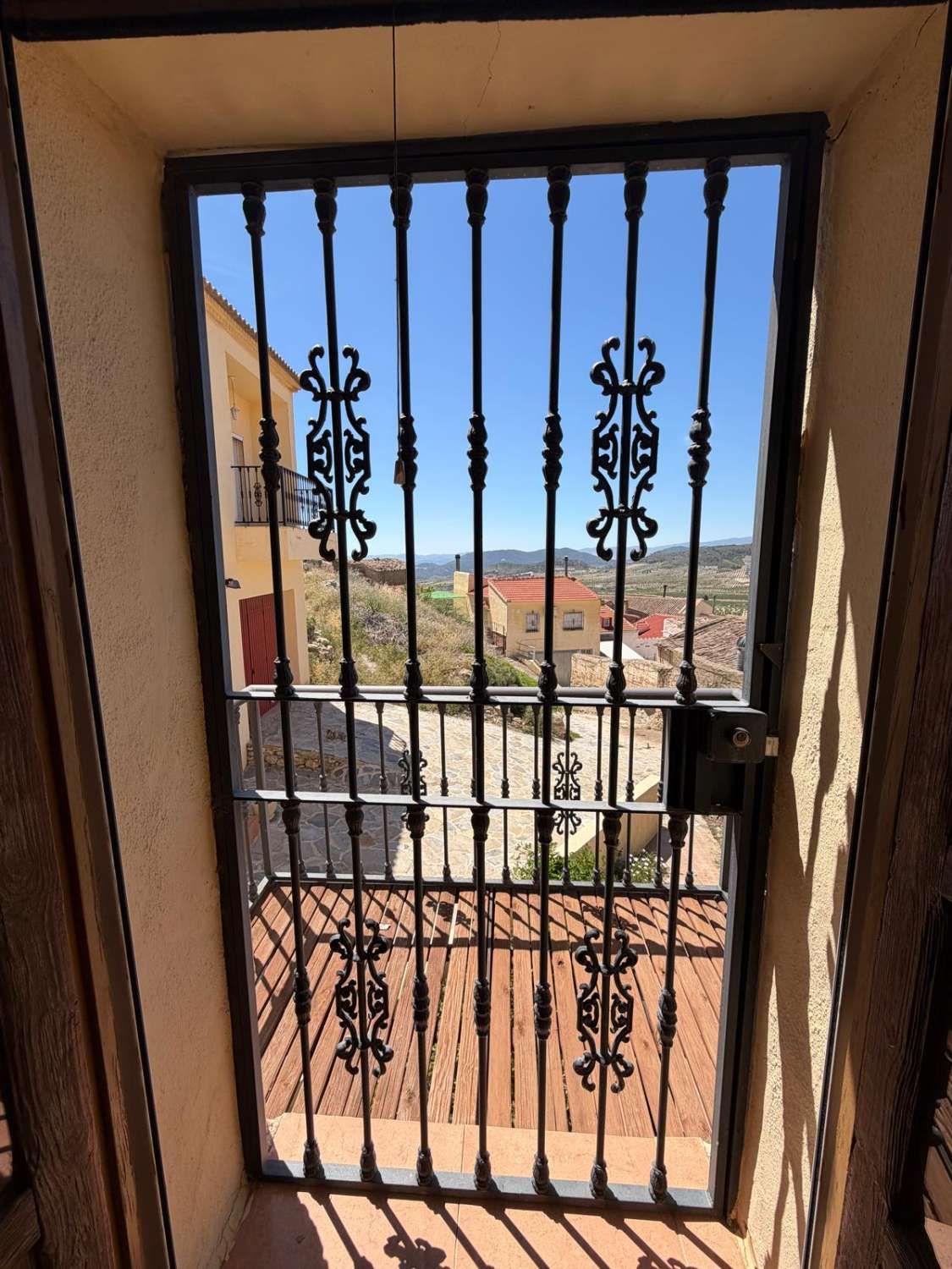 Stunning 3 bed, 3 bath house with gardens and outside patios in heart of Oria