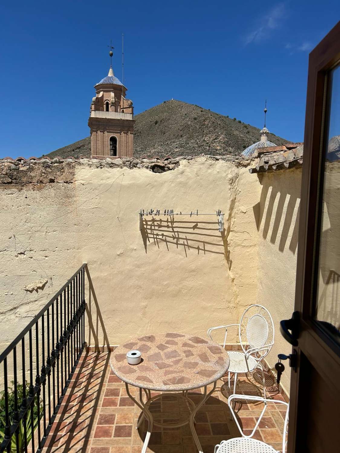 Stunning 3 bed, 3 bath house with gardens and outside patios in heart of Oria