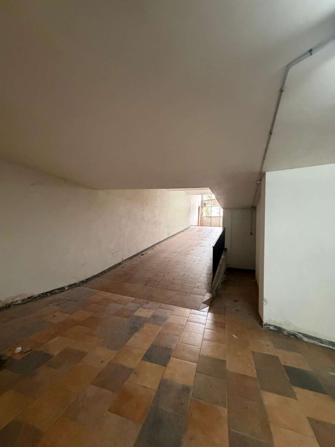 Exceptional 5-Bedroom, 2 bathroom 1st floor Luxury Apartment – Immaculate Condition in Velez Rubio with car parking space and lift