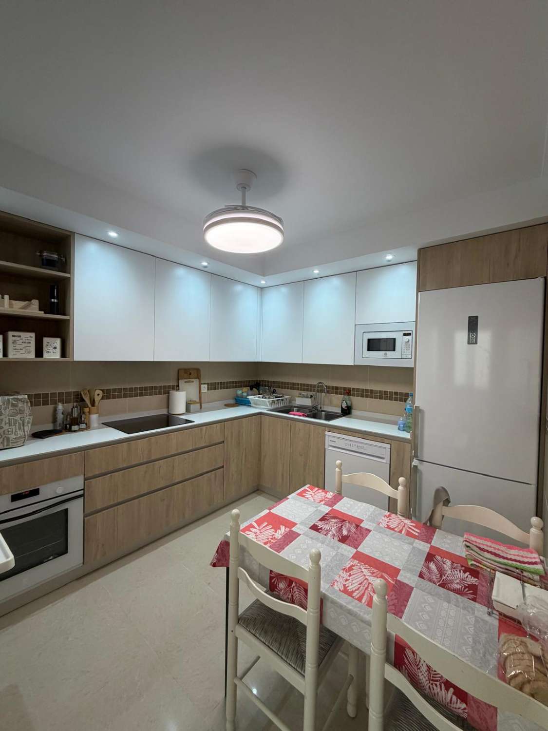 Exceptional 5-Bedroom, 2 bathroom 1st floor Luxury Apartment – Immaculate Condition in Velez Rubio with car parking space and lift