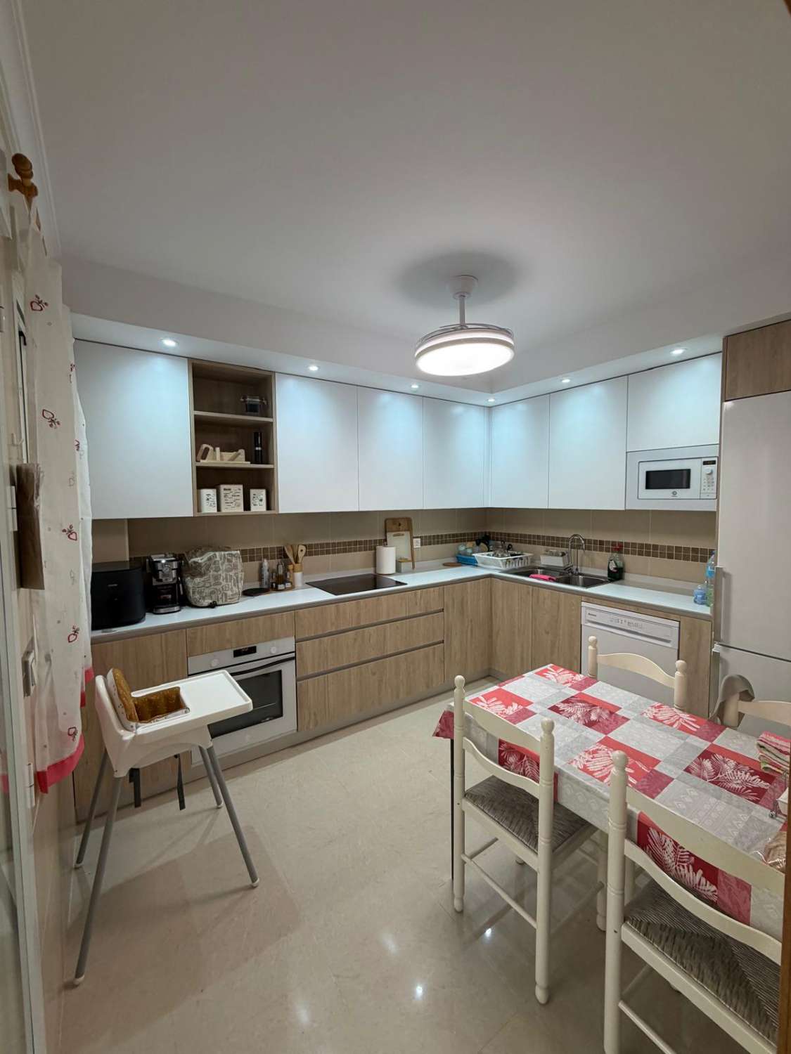 Exceptional 5-Bedroom, 2 bathroom 1st floor Luxury Apartment – Immaculate Condition in Velez Rubio with car parking space and lift