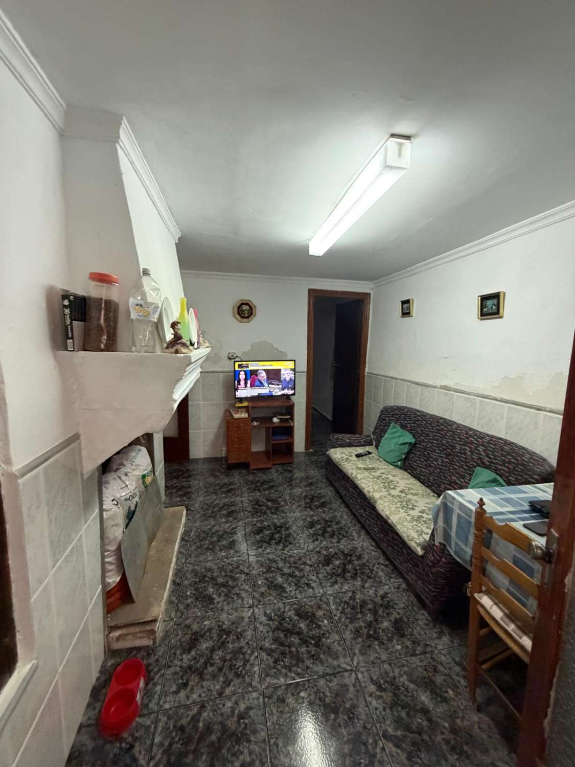 5 bed, 2 bath house in Maria with good sized outside courtyard