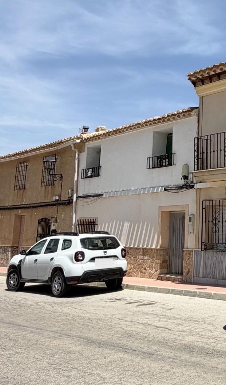 5 bed, 2 bath house in Maria with good sized outside courtyard