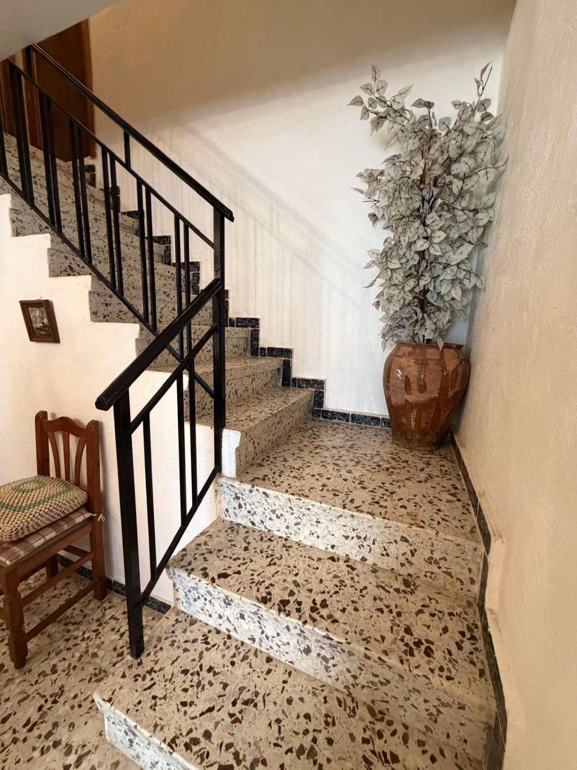5 bed, 2 bath house in Maria with good sized outside courtyard