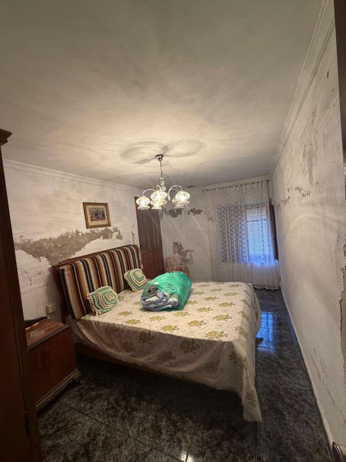 5 bed, 2 bath house in Maria with good sized outside courtyard