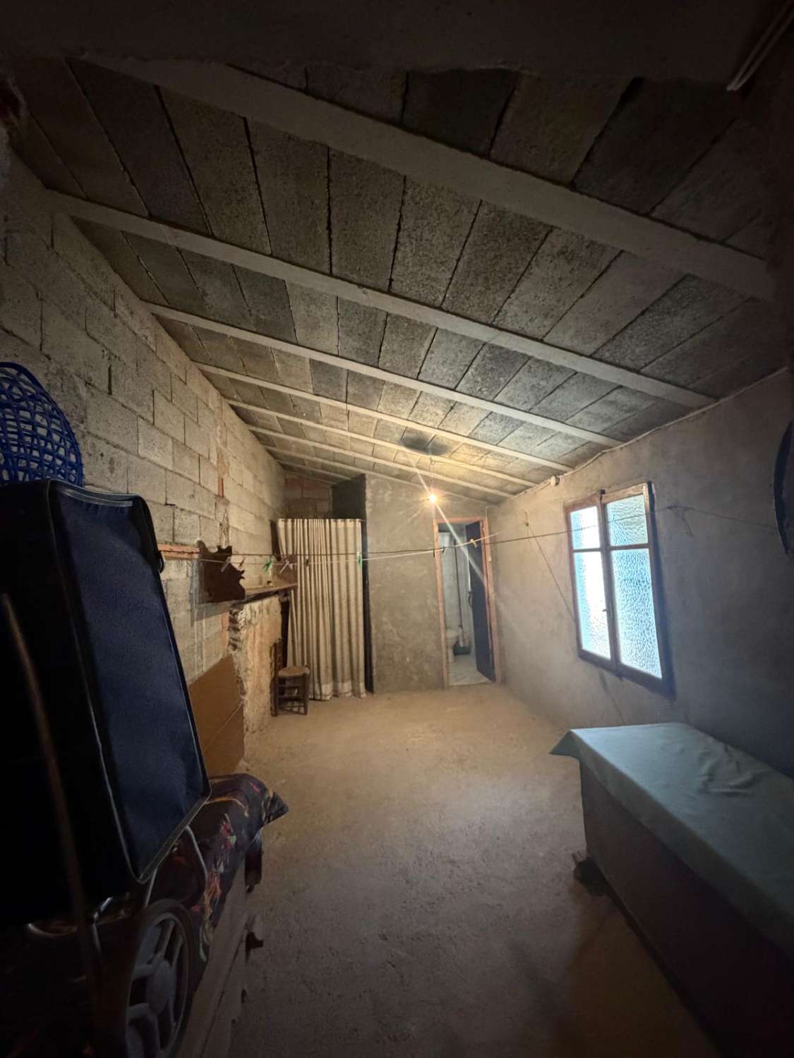 5 bed, 2 bath house in Maria with good sized outside courtyard
