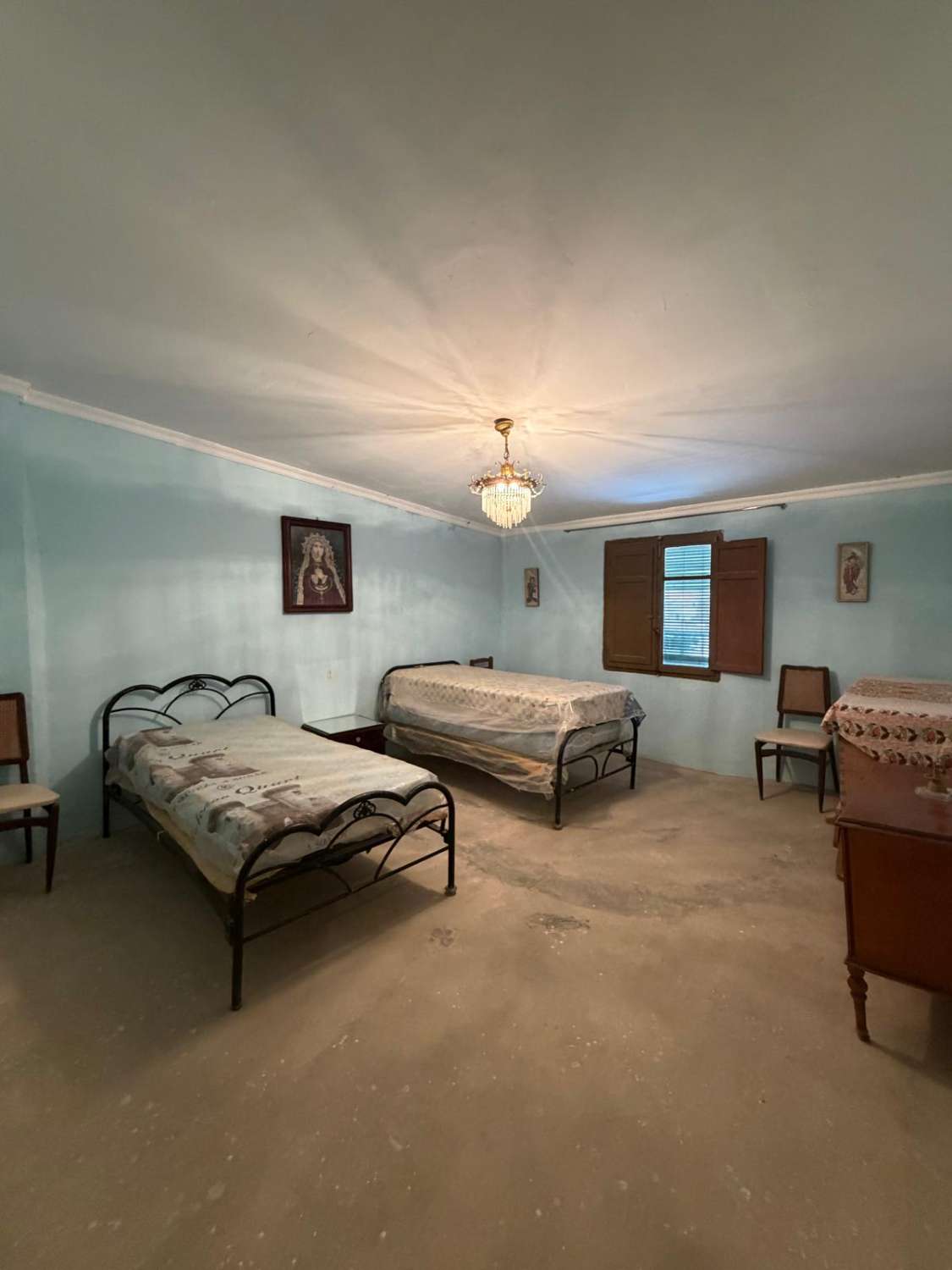 5 bed, 2 bath house in Maria with good sized outside courtyard