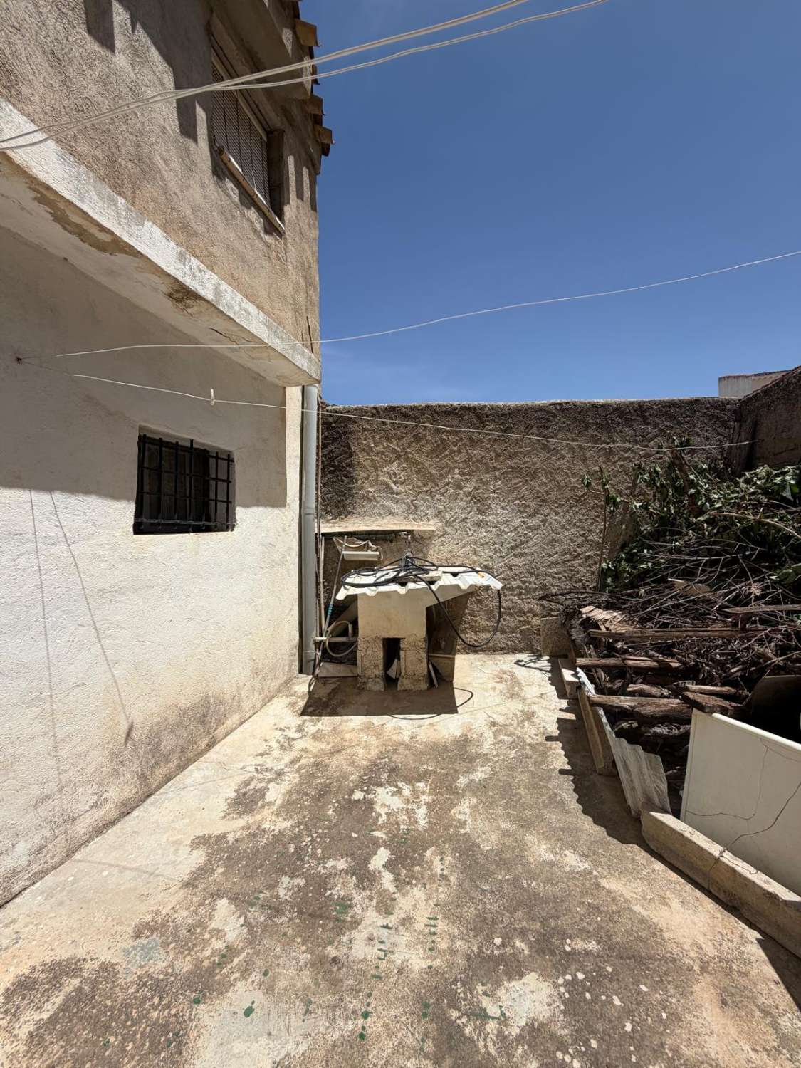 5 bed, 2 bath house in Maria with good sized outside courtyard