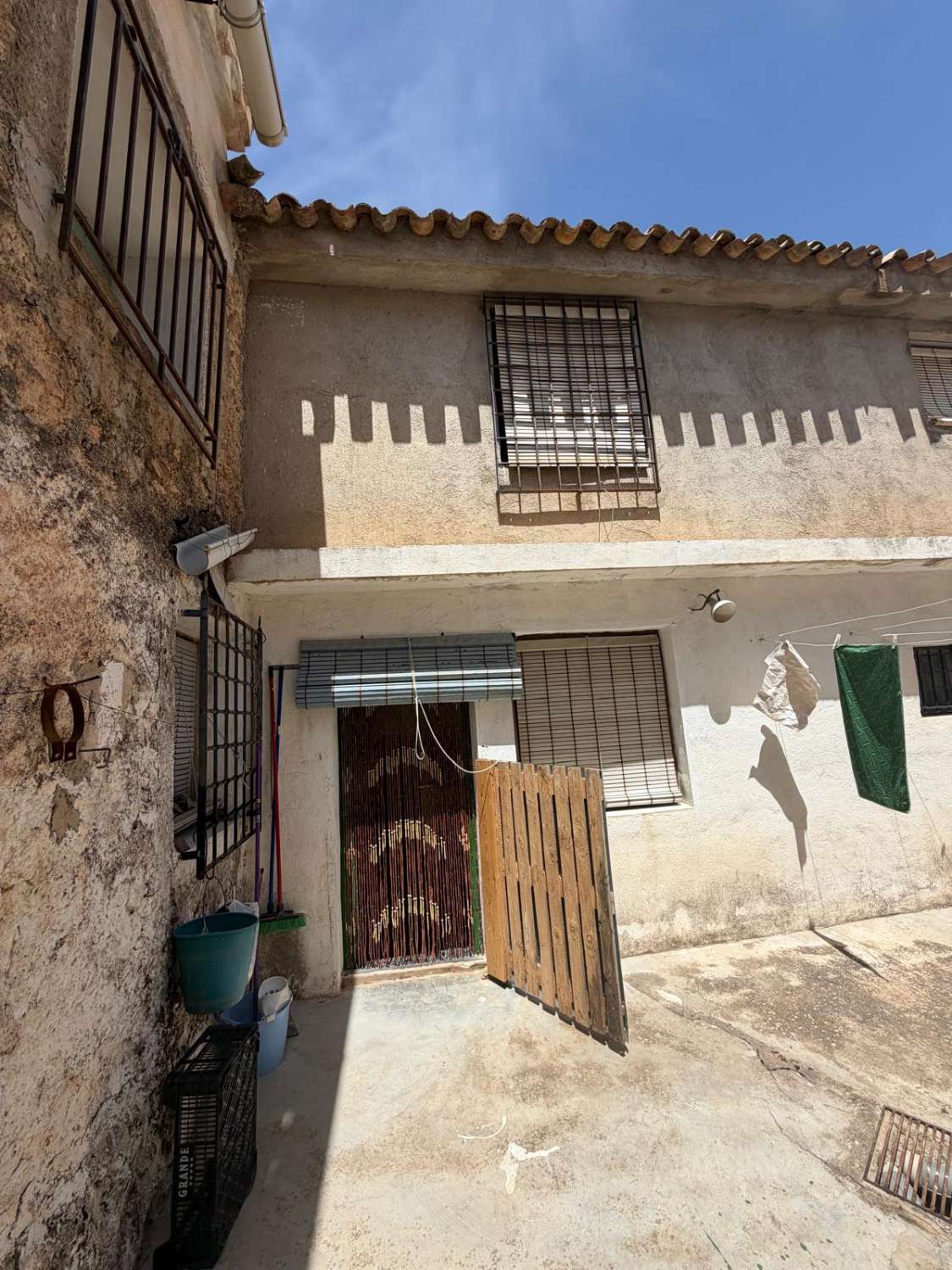 5 bed, 2 bath house in Maria with good sized outside courtyard