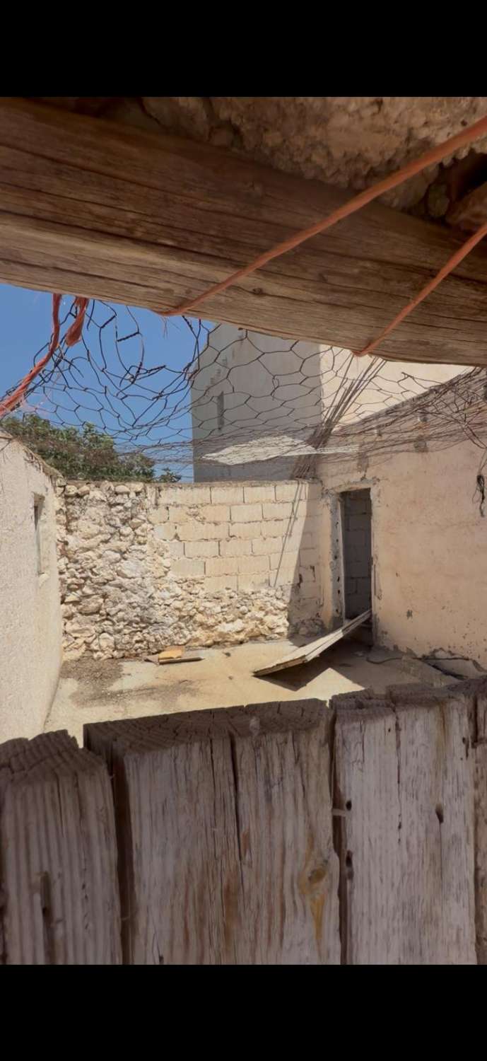 Cortijo in Velez Rubio for reform with land in stunning location
