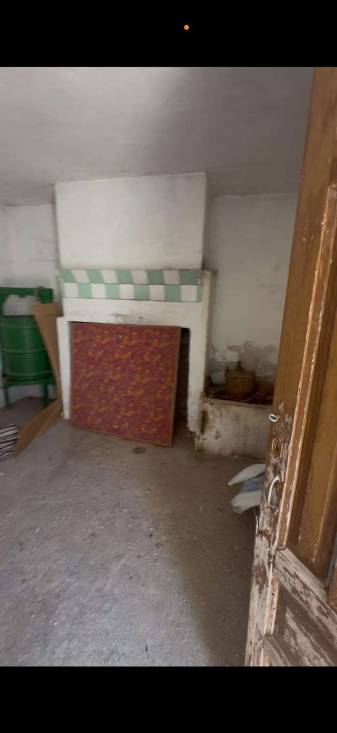 Cortijo in Velez Rubio for reform with land in stunning location