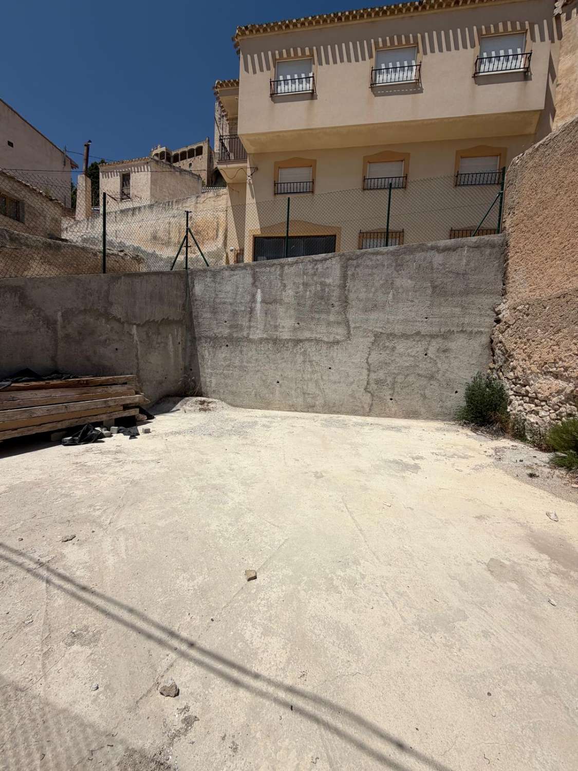 End of Terrace house for reform with enclosed patio/garden to side and back in Velez Blanco