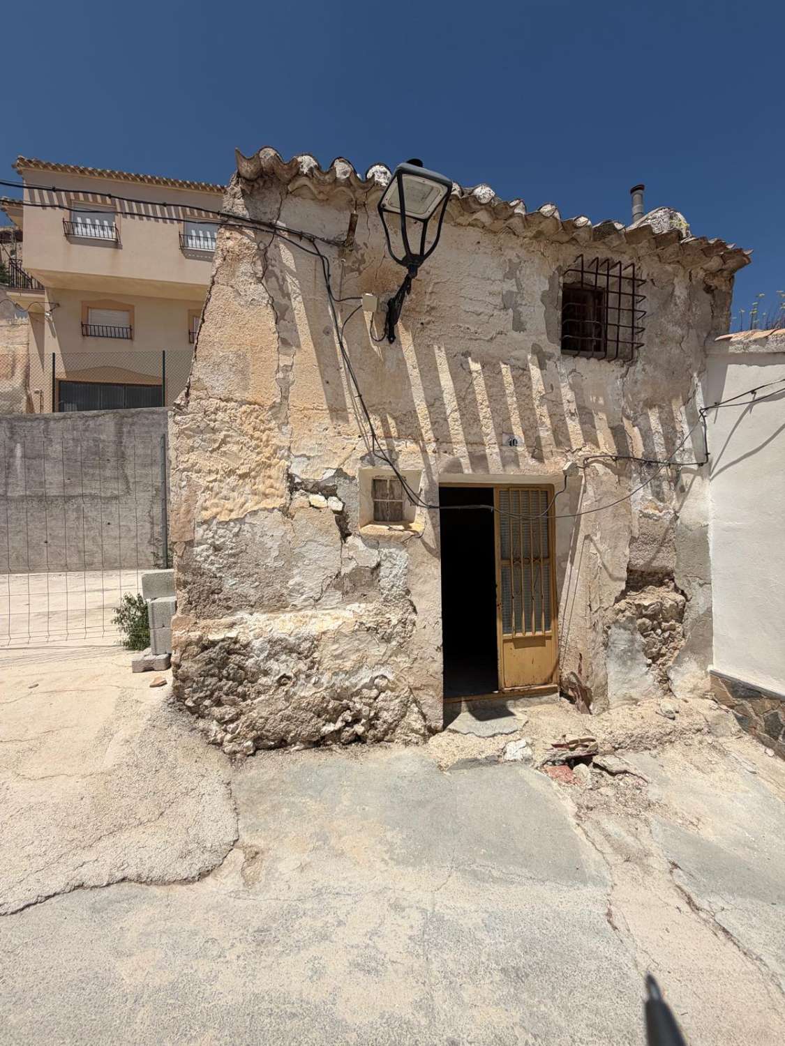 End of Terrace house for reform with enclosed patio/garden to side and back in Velez Blanco