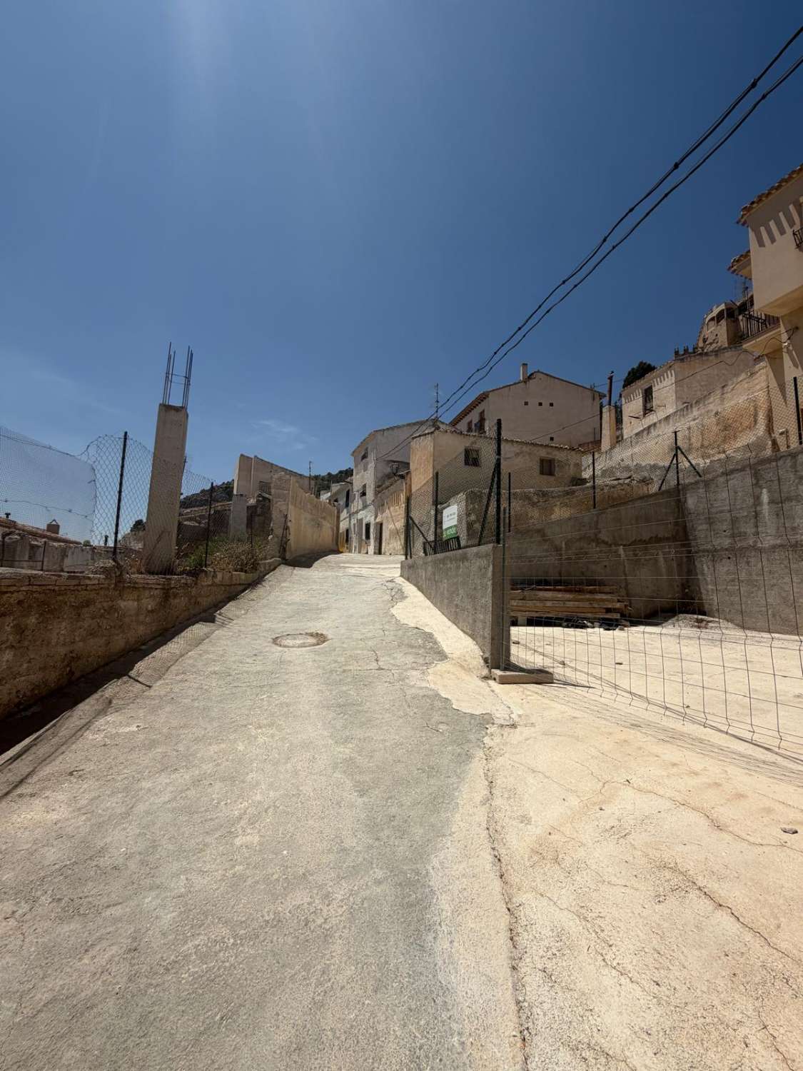 End of Terrace house for reform with enclosed patio/garden to side and back in Velez Blanco