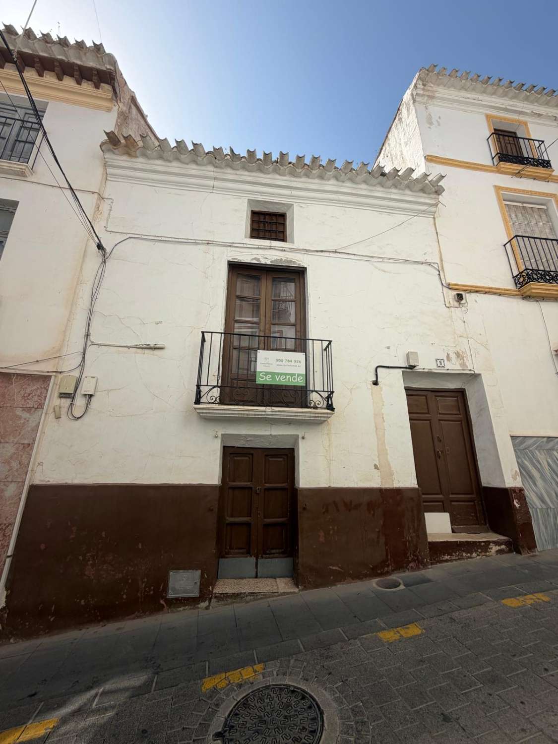 Casa adosada con encanto y un potencial ilimitado en el corazón de Vélez Rubio.