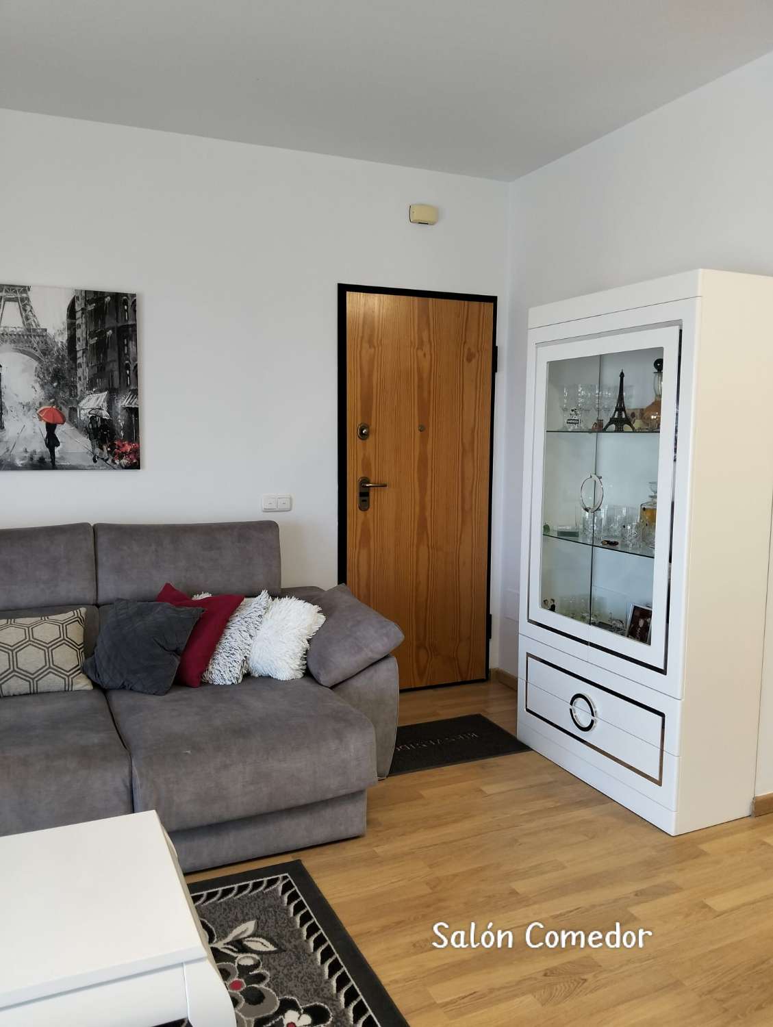 Stunning High-End 3-Bedroom Apartment with Exceptional Mountain Views and car parking