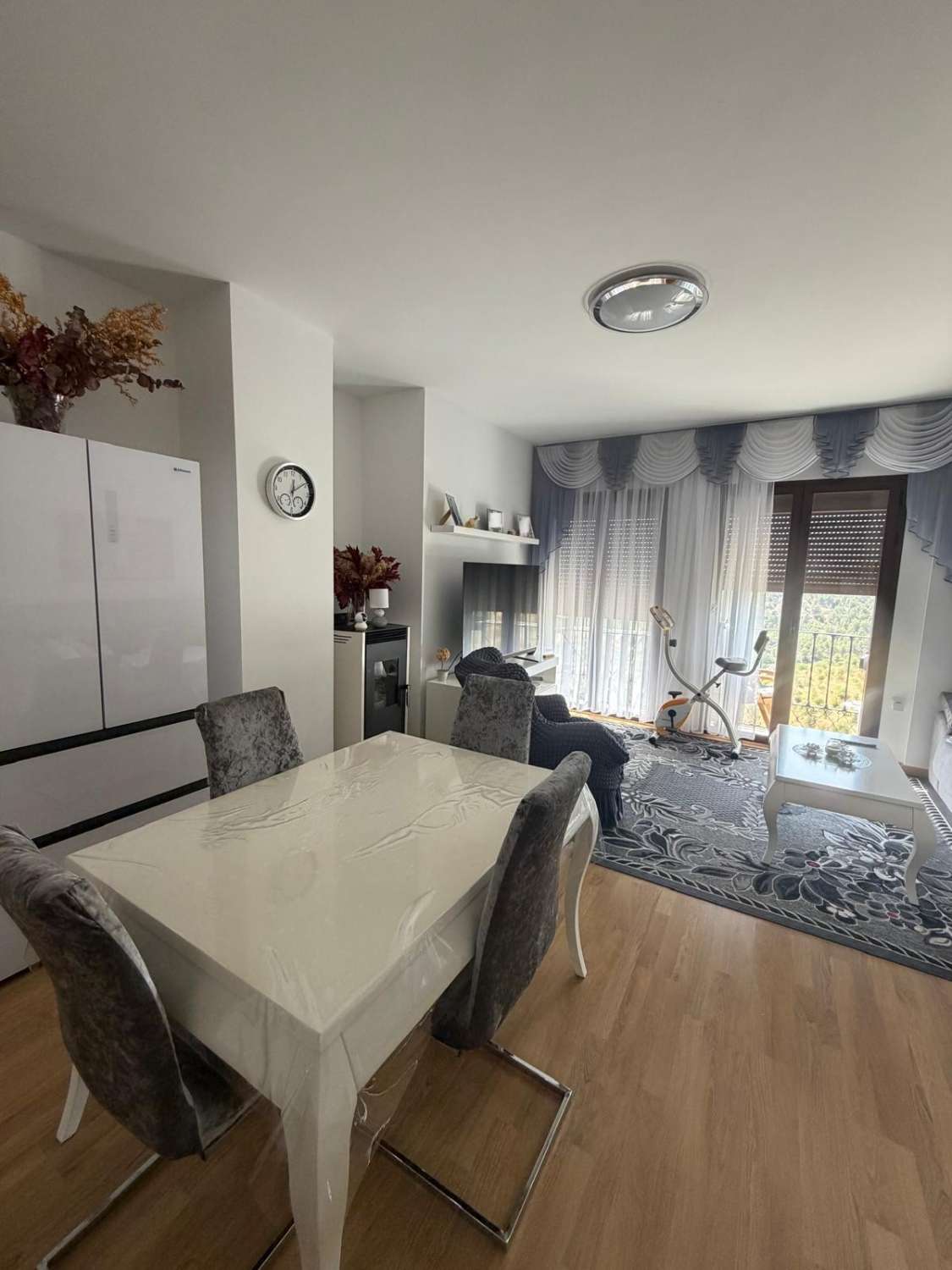 Stunning High-End 3-Bedroom Apartment with Exceptional Mountain Views and car parking