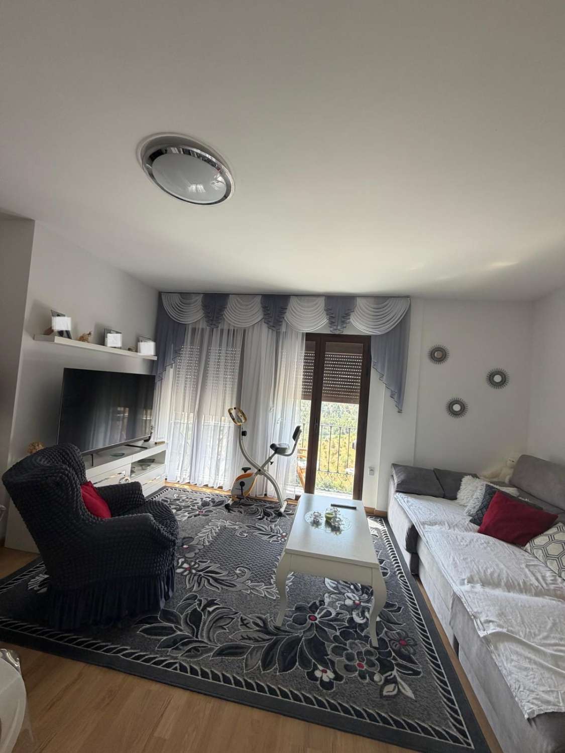 Stunning High-End 3-Bedroom Apartment with Exceptional Mountain Views and car parking