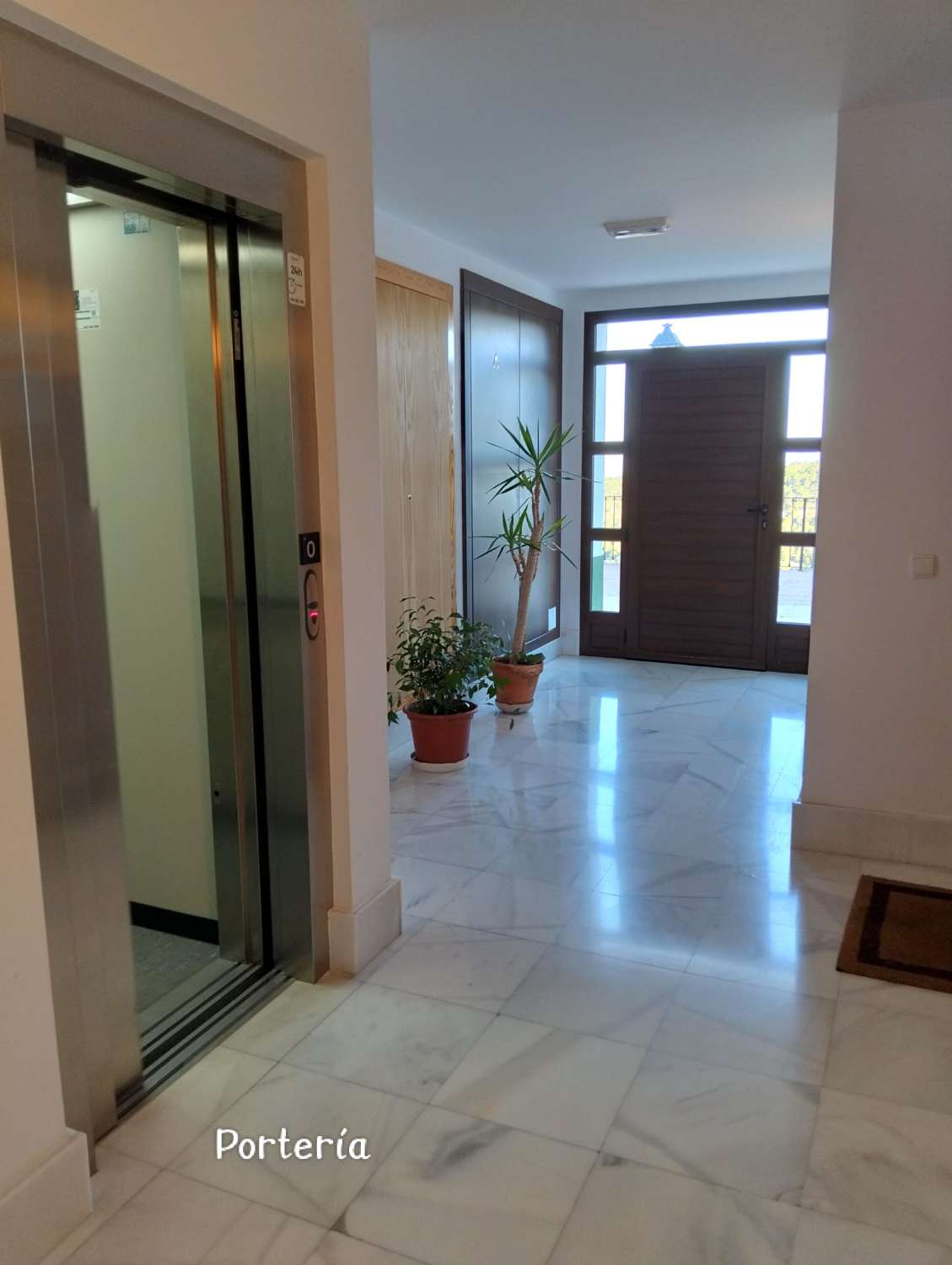 Stunning High-End 3-Bedroom Apartment with Exceptional Mountain Views and car parking