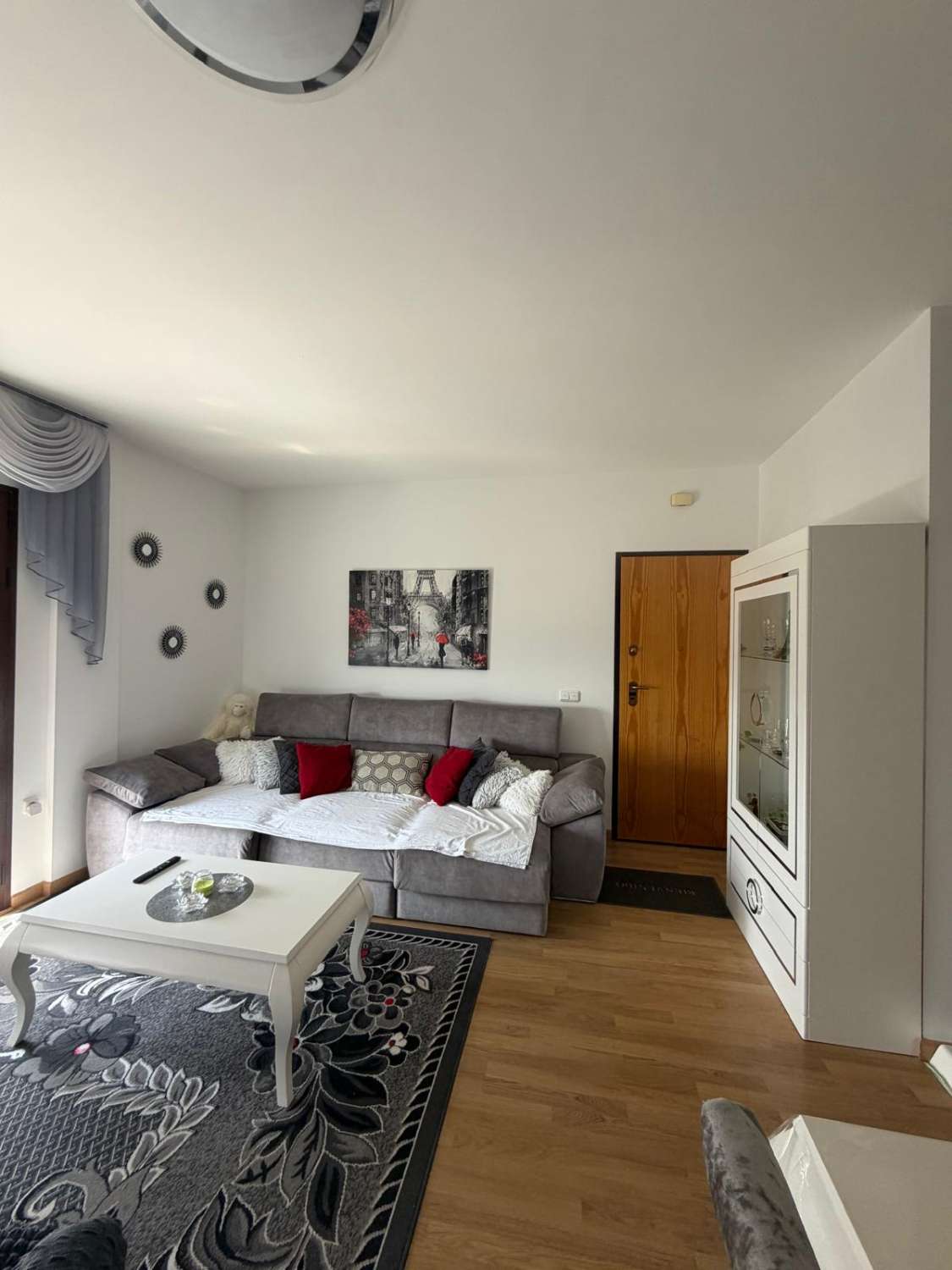 Stunning High-End 3-Bedroom Apartment with Exceptional Mountain Views and car parking