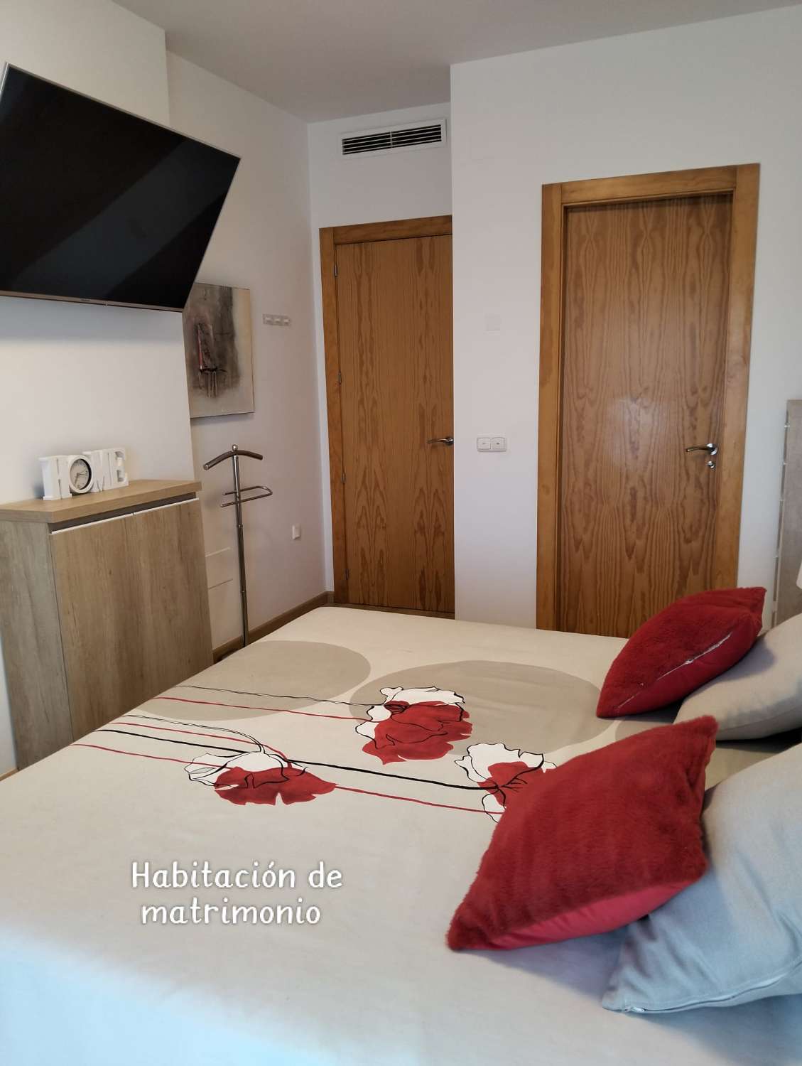Stunning High-End 3-Bedroom Apartment with Exceptional Mountain Views and car parking