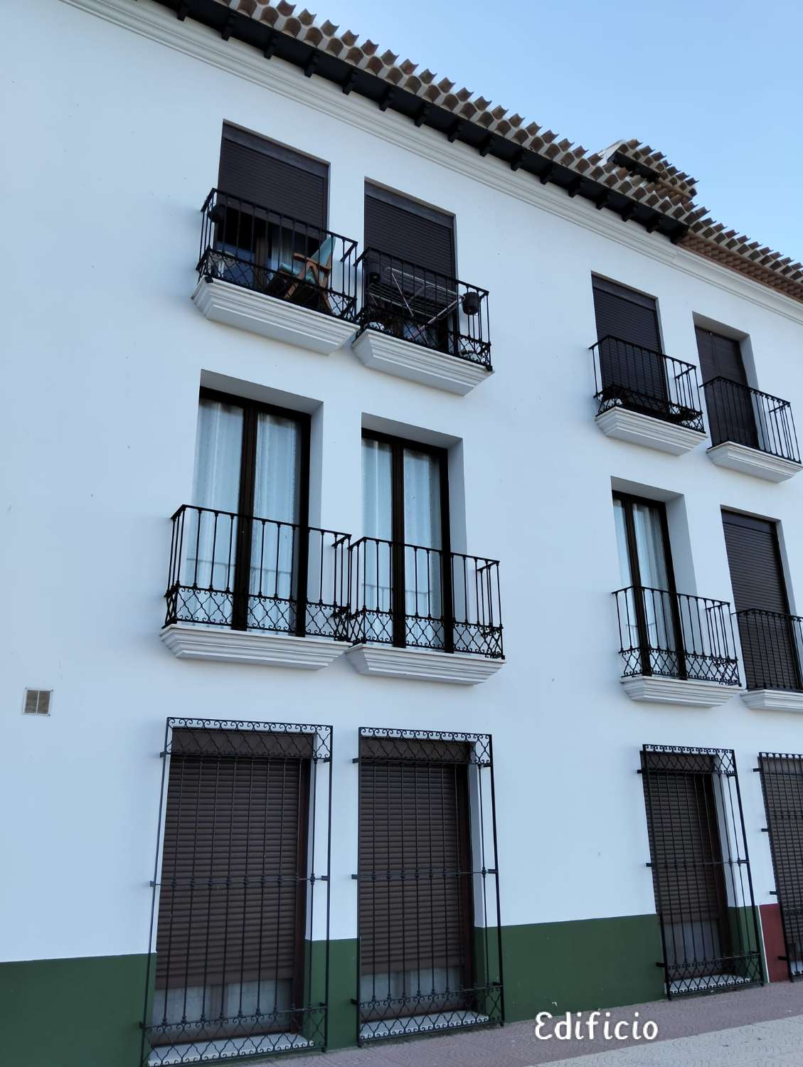 Stunning High-End 3-Bedroom Apartment with Exceptional Mountain Views and car parking