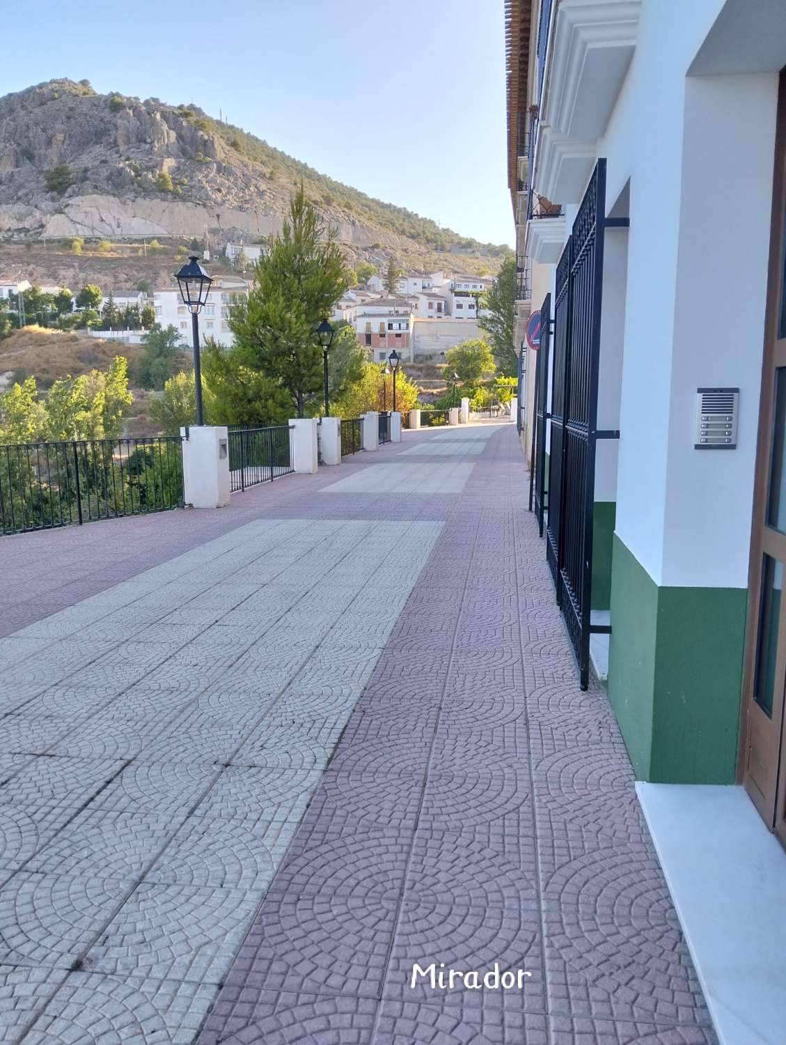 Stunning High-End 3-Bedroom Apartment with Exceptional Mountain Views and car parking