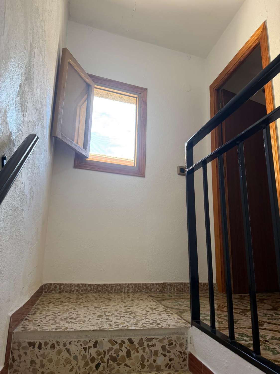 Immaculate 4-Bedroom Town House with patio and wonderful Views – María