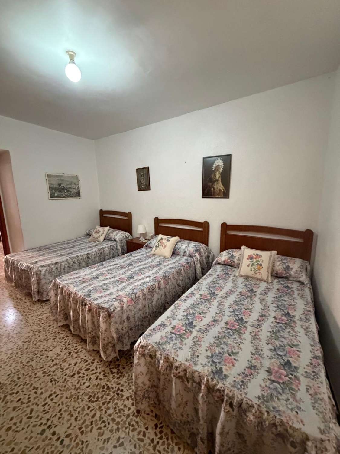 Immaculate 4-Bedroom Town House with patio and wonderful Views – María