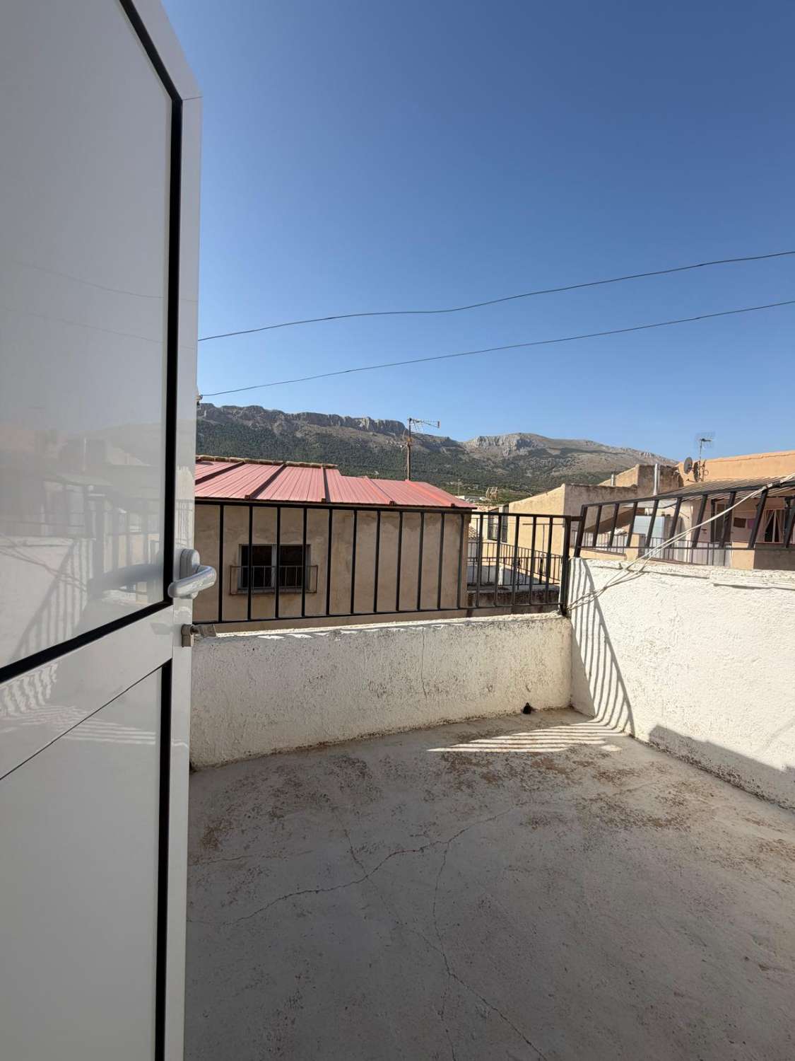 Immaculate 4-Bedroom Town House with patio and wonderful Views – María