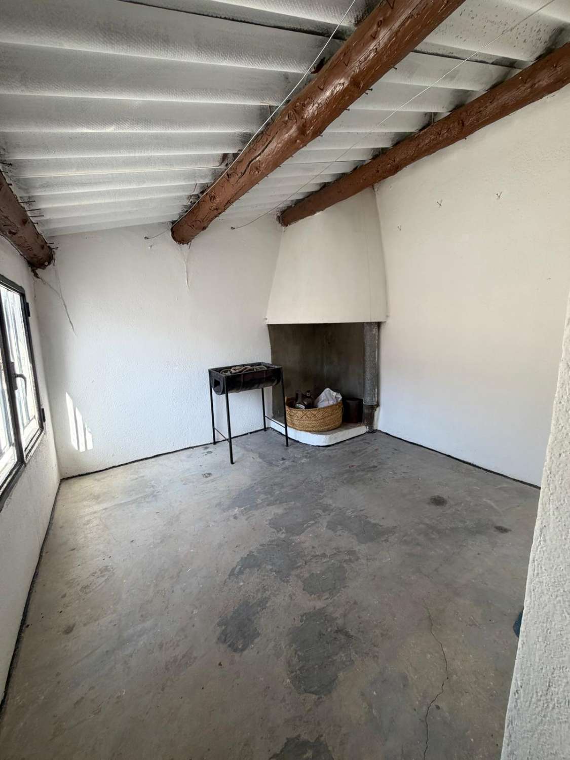Immaculate 4-Bedroom Town House with patio and wonderful Views – María