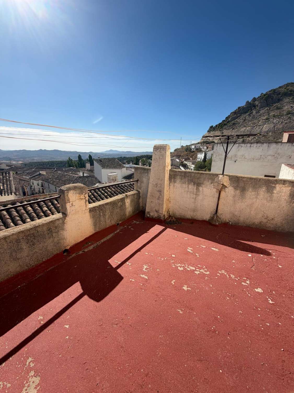 THREE-STOREY TOWN HOUSE WITH ROOF TERRACE & FANTASTIC VIEWS – VÉLEZ BLANCO