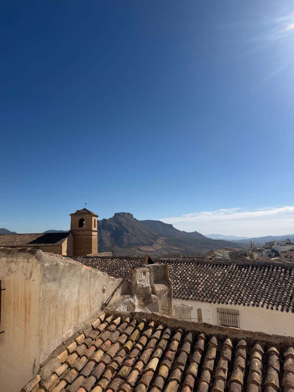 THREE-STOREY TOWN HOUSE WITH ROOF TERRACE & FANTASTIC VIEWS – VÉLEZ BLANCO