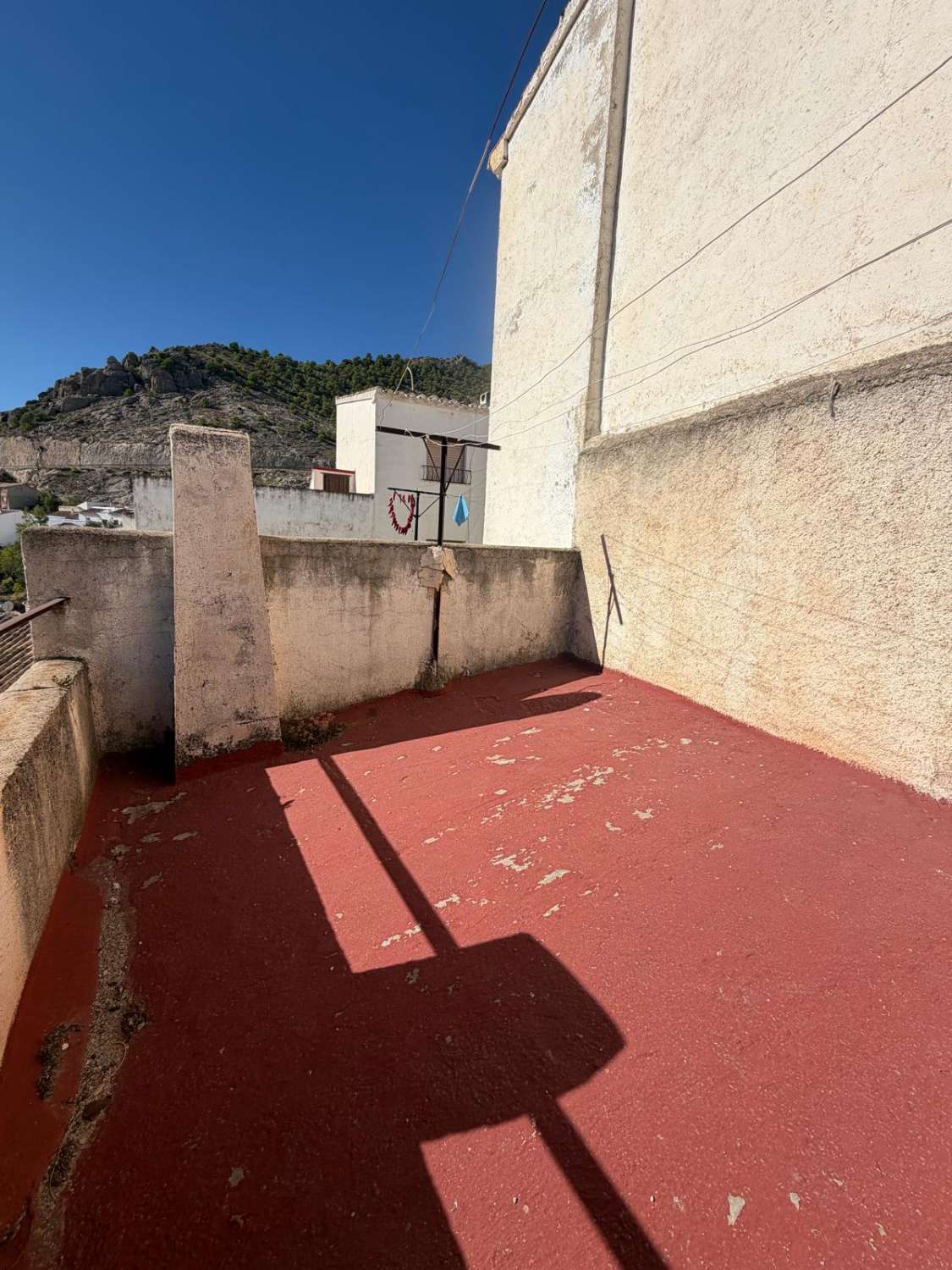 THREE-STOREY TOWN HOUSE WITH ROOF TERRACE & FANTASTIC VIEWS – VÉLEZ BLANCO