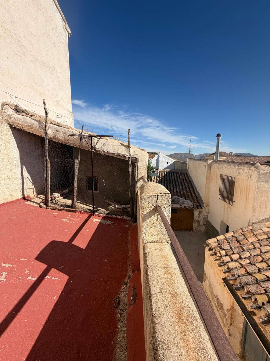 THREE-STOREY TOWN HOUSE WITH ROOF TERRACE & FANTASTIC VIEWS – VÉLEZ BLANCO