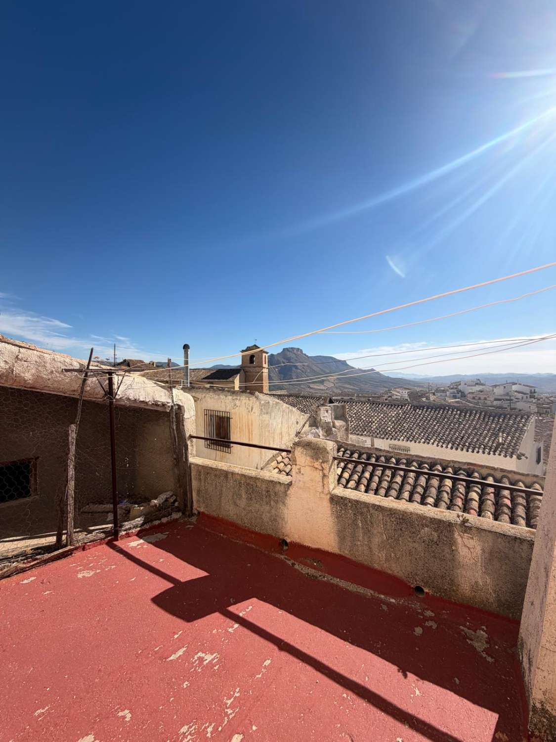 THREE-STOREY TOWN HOUSE WITH ROOF TERRACE & FANTASTIC VIEWS – VÉLEZ BLANCO