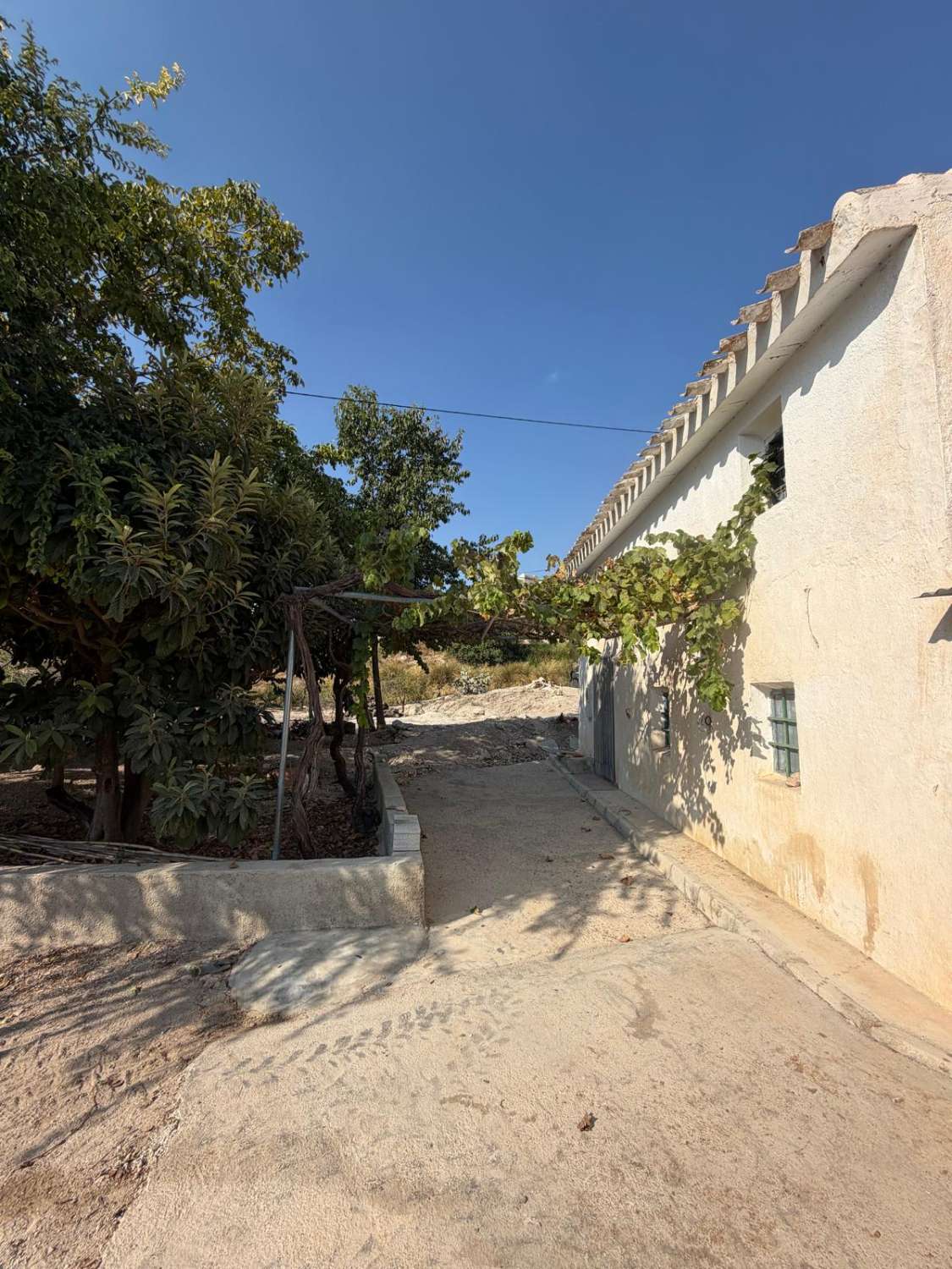 Traditional Spanish Cortijo with Exceptional 360° Views & 25,861m² of Land – A Property Full of Potential