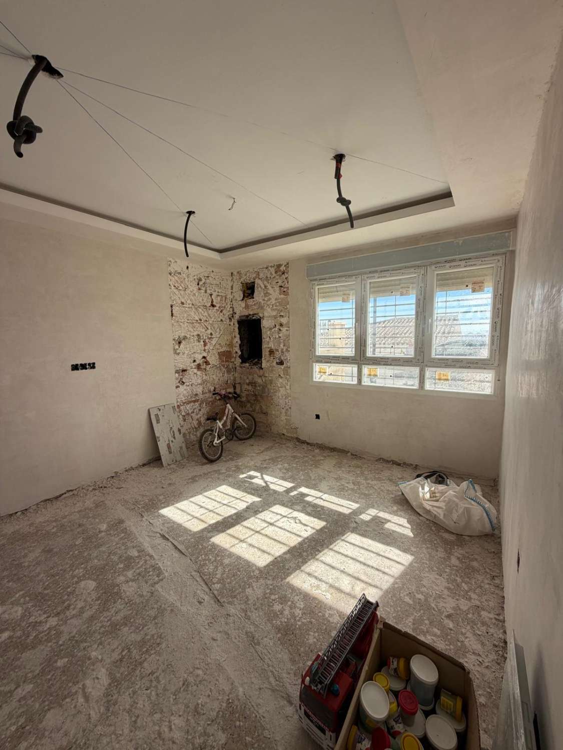 Beautifully  4 Bedroom Town House with 3 Outdoor Areas, Mountain Views & Garage – Vélez Blanco